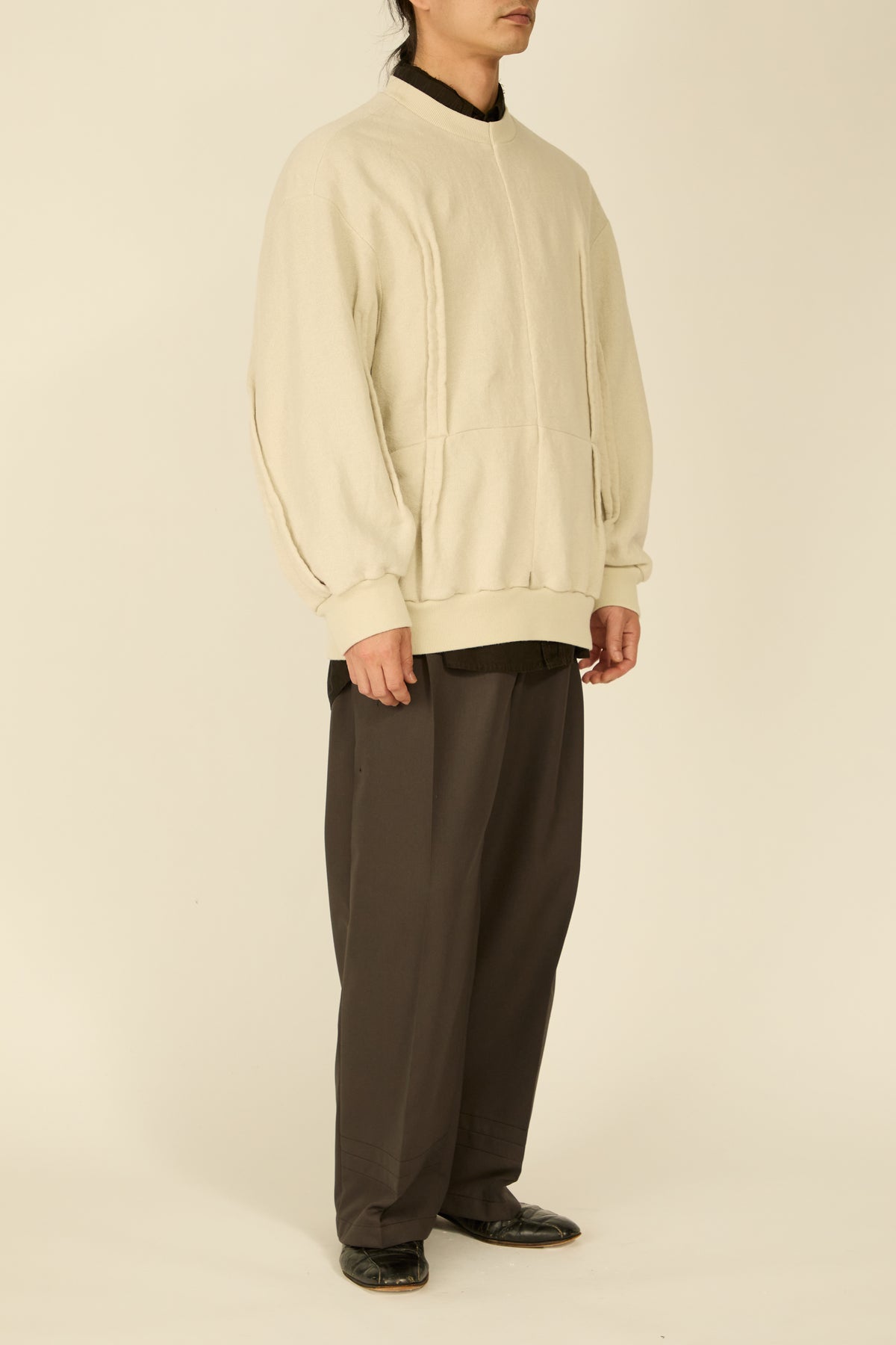 i'm here : " METAL " SWEAT SHIRT : / ECRU