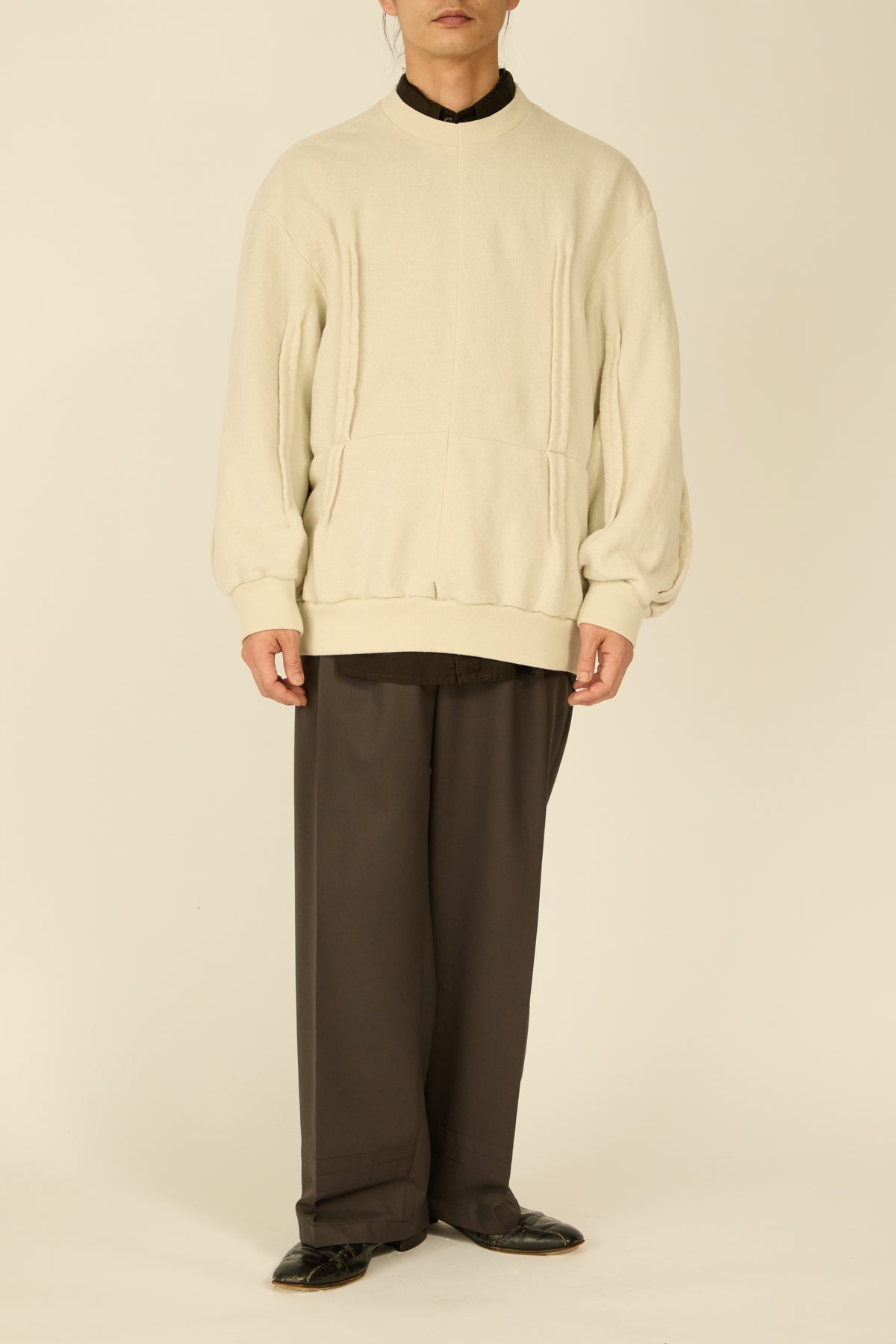 i'm here : " METAL " SWEAT SHIRT : / ECRU
