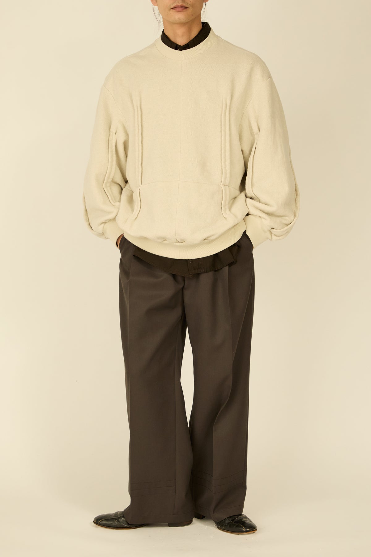 i'm here : " METAL " SWEAT SHIRT : / ECRU