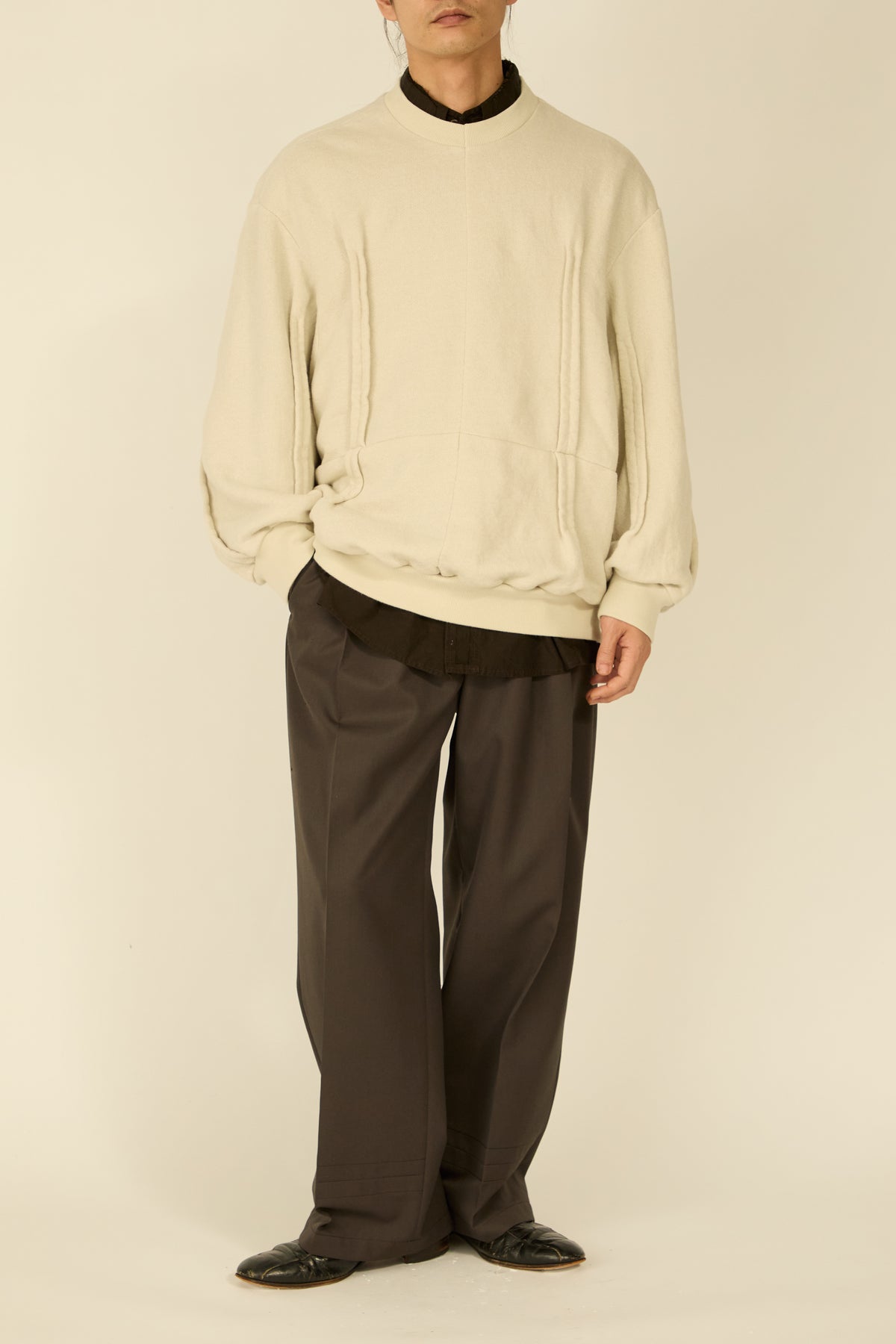 i'm here : " METAL " SWEAT SHIRT : / ECRU