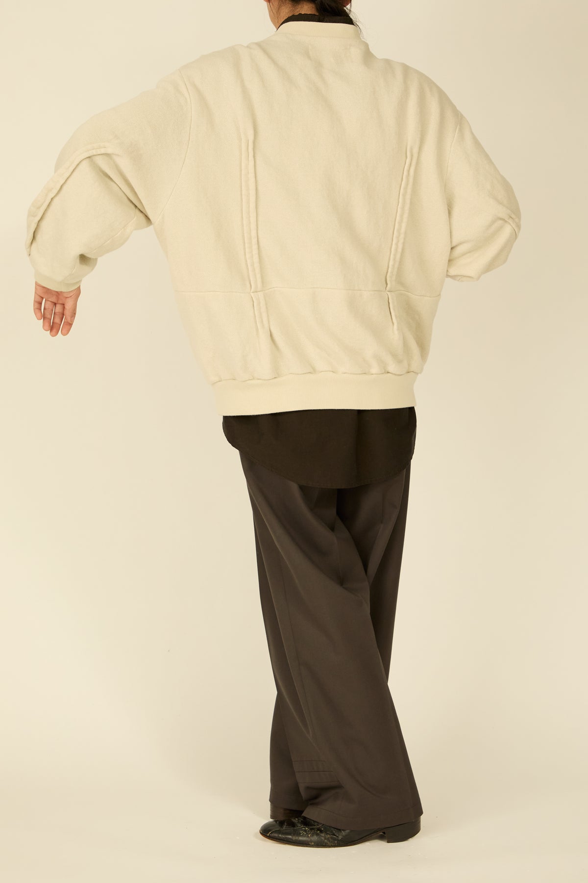 i'm here : " METAL " SWEAT SHIRT : / ECRU