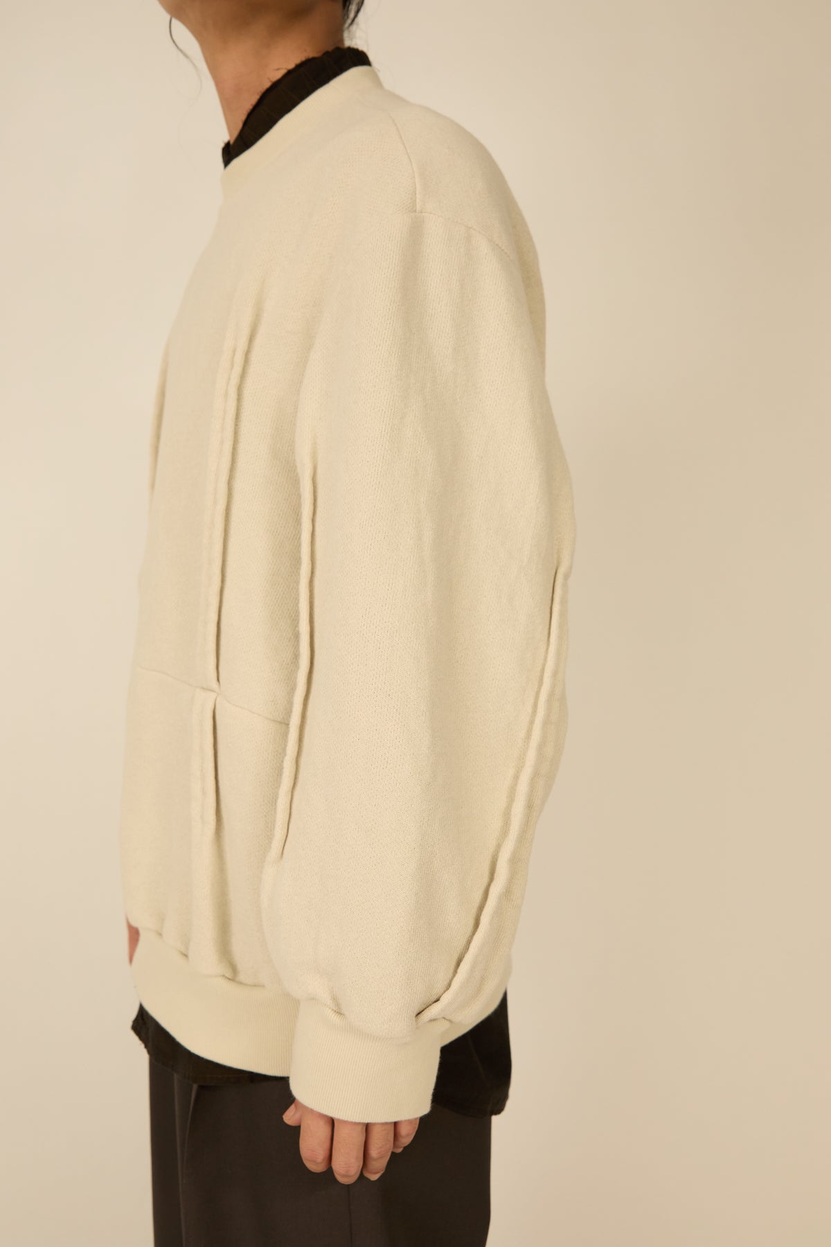 i'm here : " METAL " SWEAT SHIRT : / ECRU