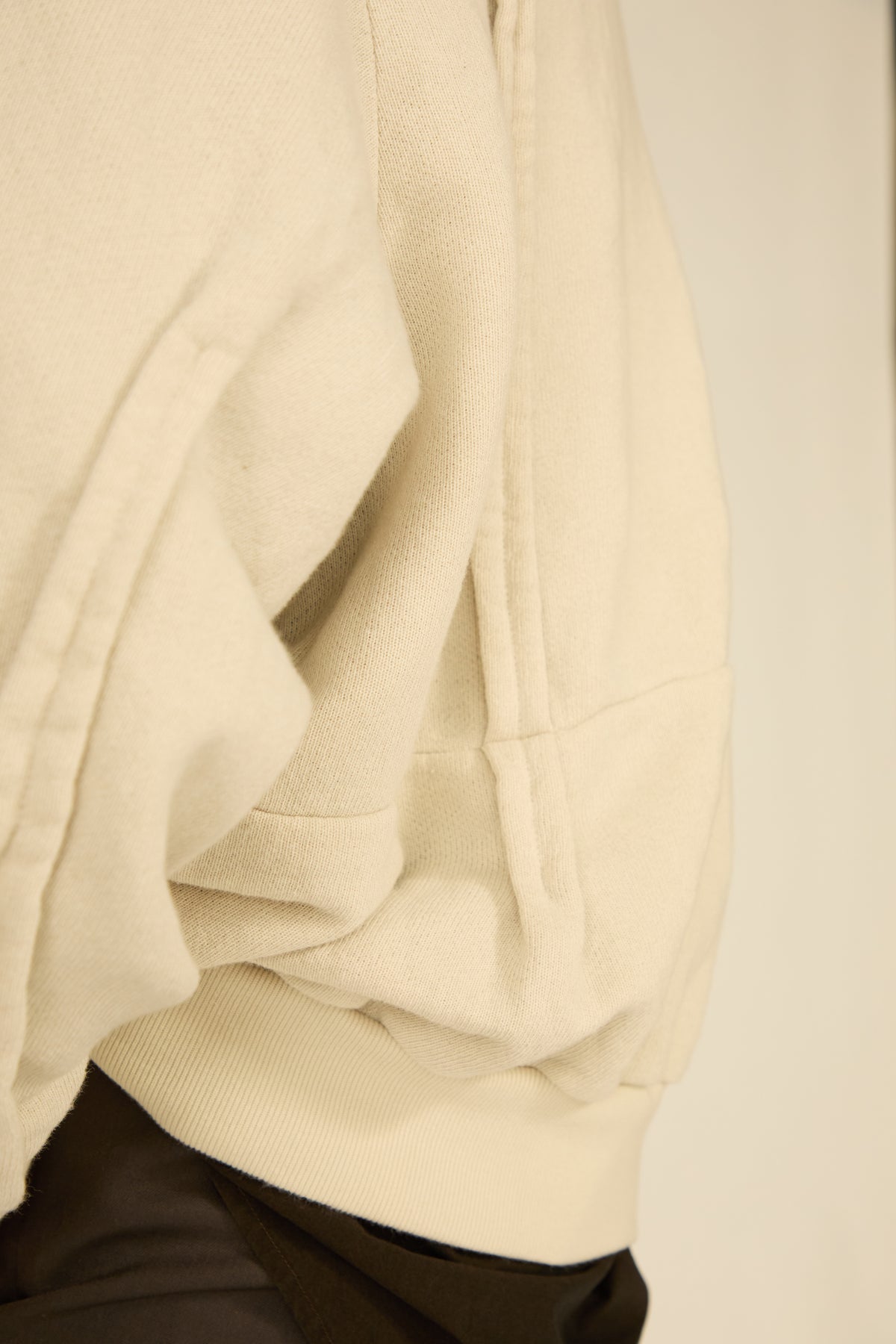 i'm here : " METAL " SWEAT SHIRT : / ECRU