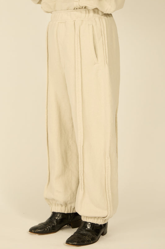 i'm here : " METAL " SWEAT PANTS : / ECRU