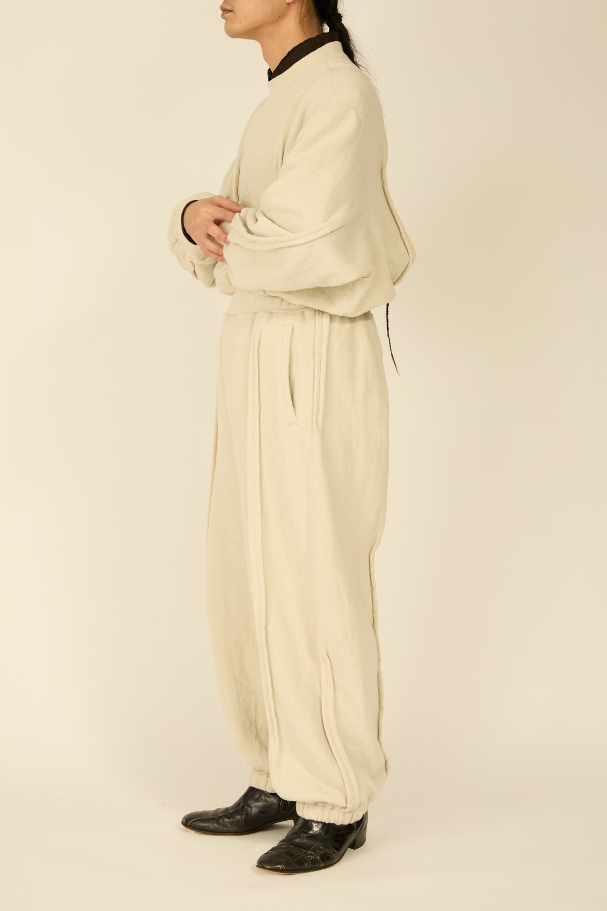 i'm here : " METAL " SWEAT PANTS : / ECRU