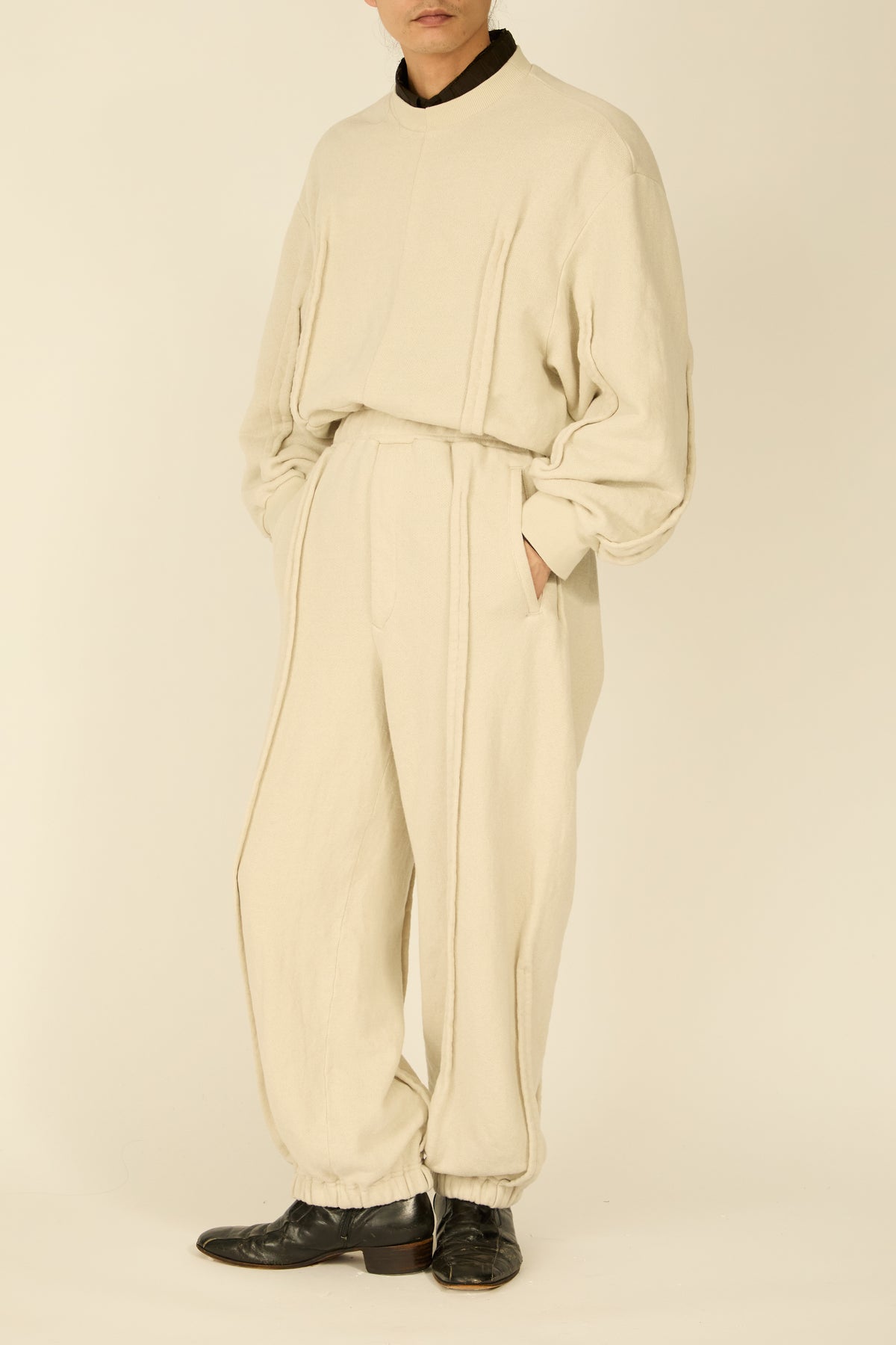 i'm here : " METAL " SWEAT PANTS : / ECRU