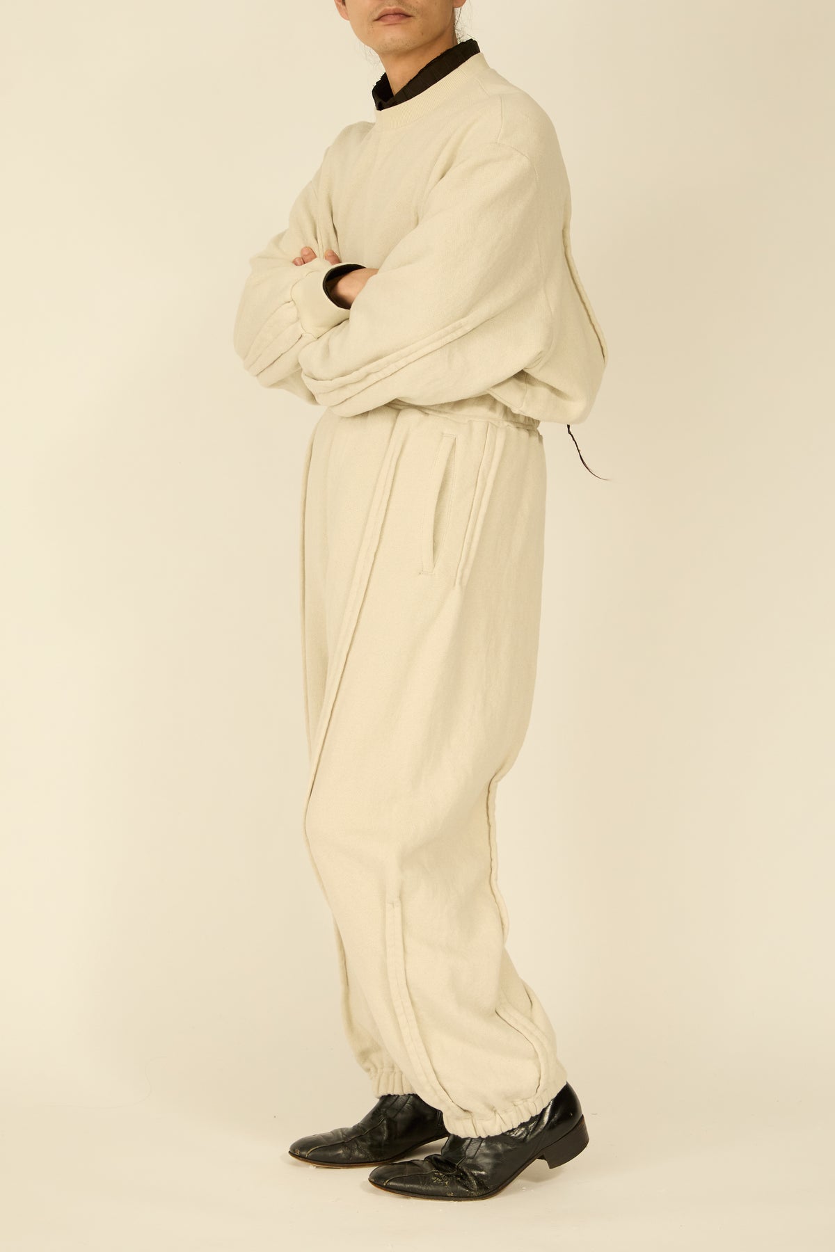 i'm here : " METAL " SWEAT PANTS : / ECRU