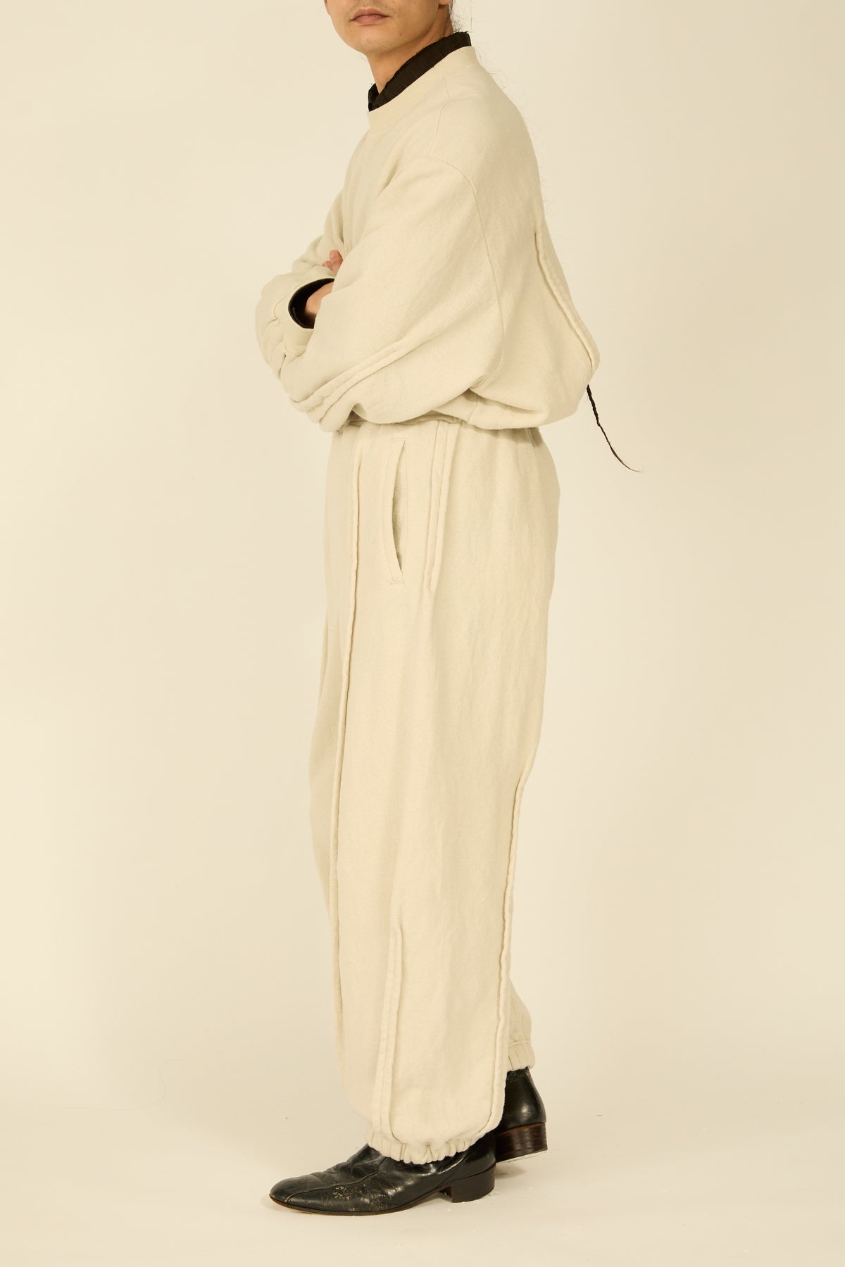 i'm here : " METAL " SWEAT PANTS : / ECRU
