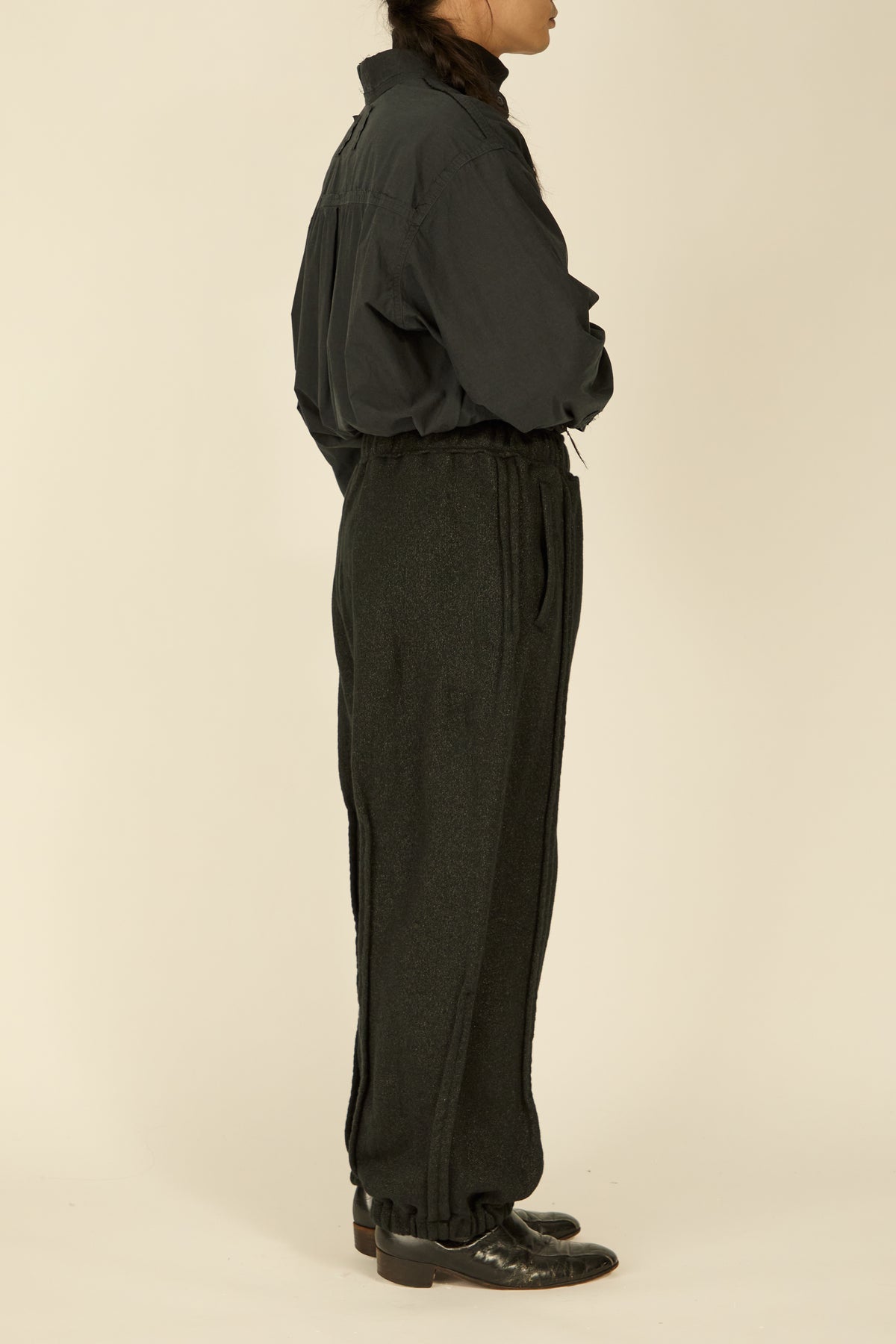 i'm here : " METAL " SWEAT PANTS : / BLACK