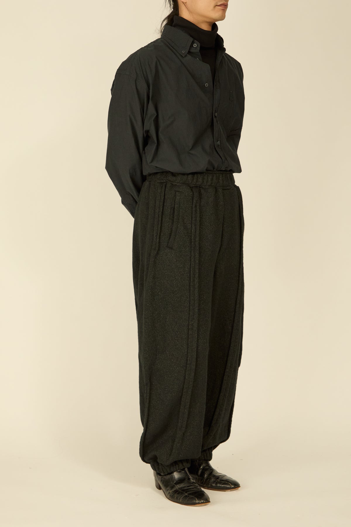 i'm here : " METAL " SWEAT PANTS : / BLACK