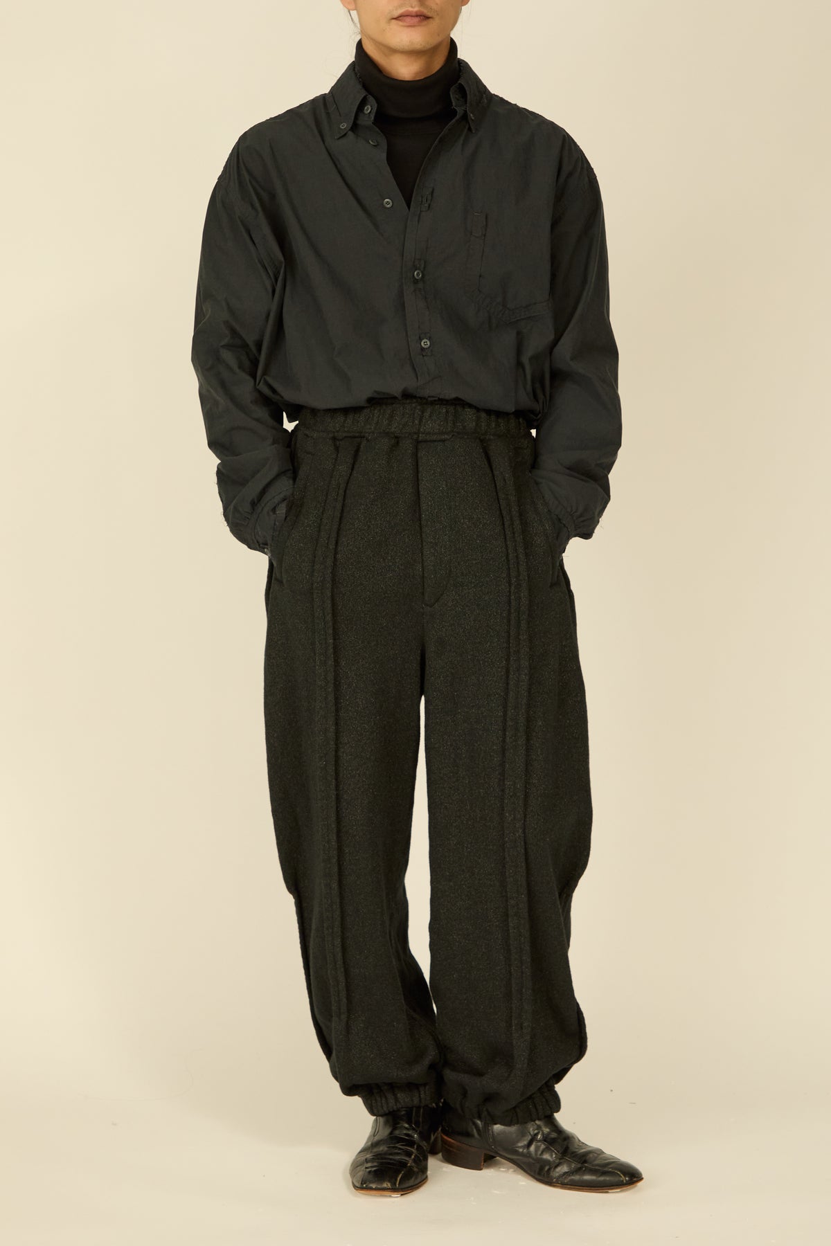 i'm here : " METAL " SWEAT PANTS : / BLACK