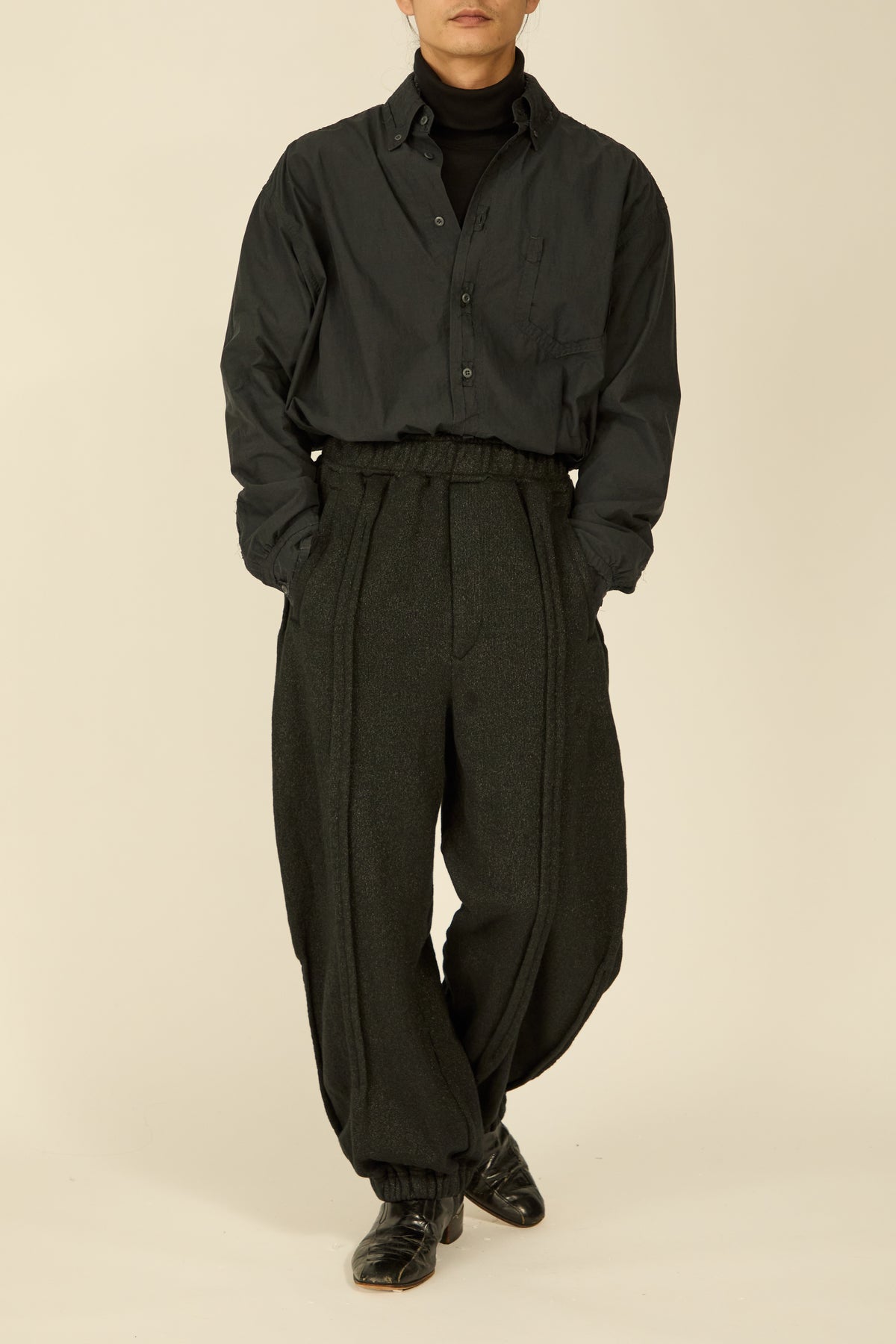 i'm here : " METAL " SWEAT PANTS : / BLACK