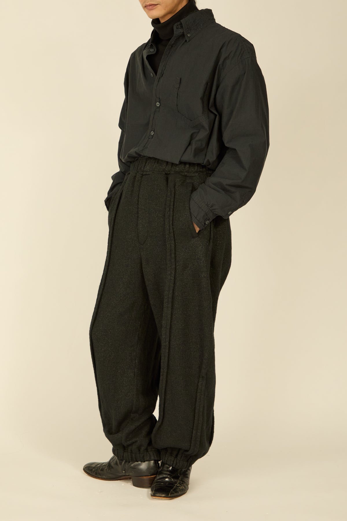 i'm here : " METAL " SWEAT PANTS : / BLACK