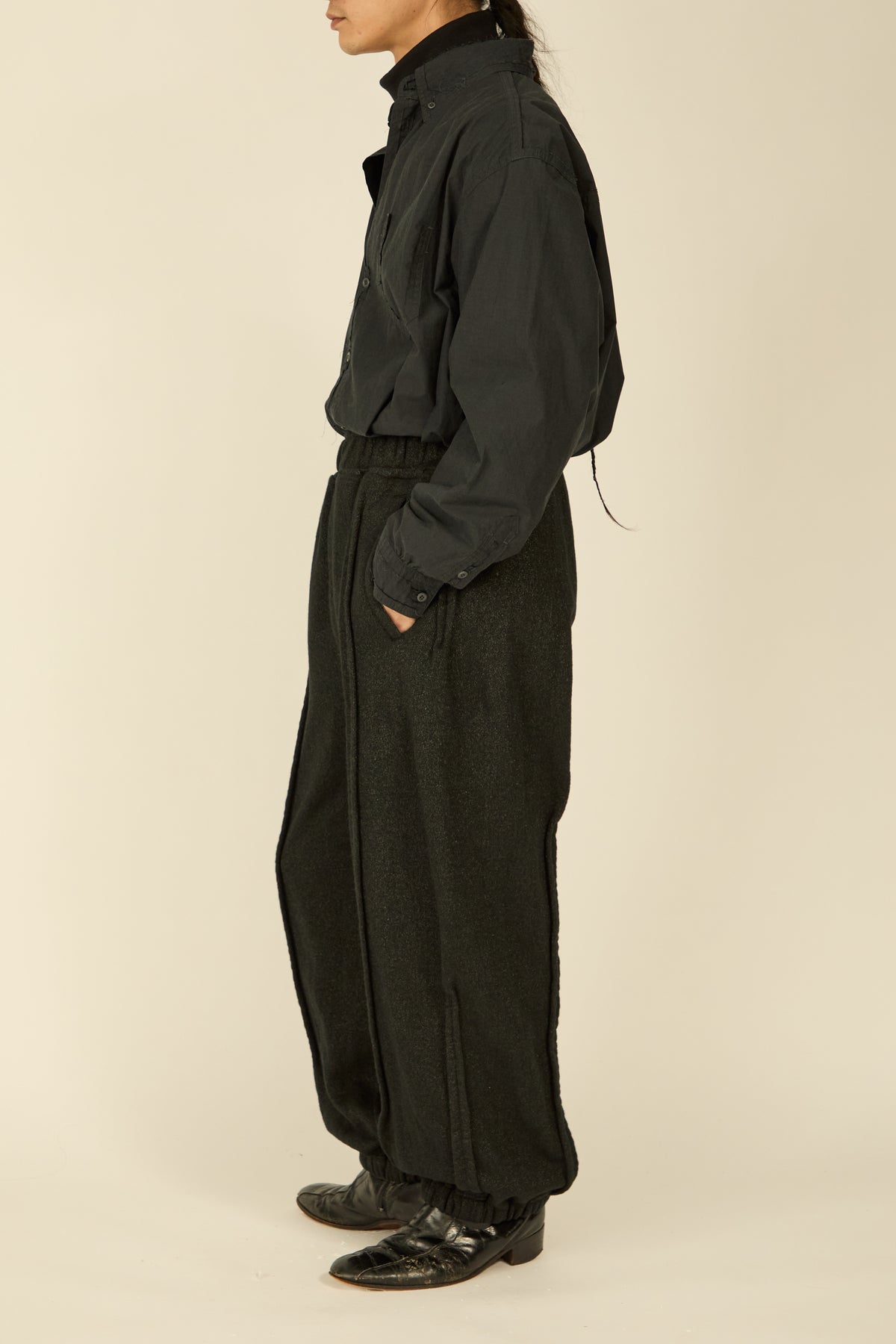 i'm here : " METAL " SWEAT PANTS : / BLACK
