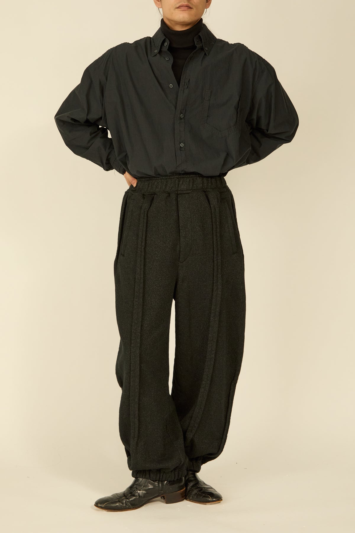 i'm here : " METAL " SWEAT PANTS : / BLACK
