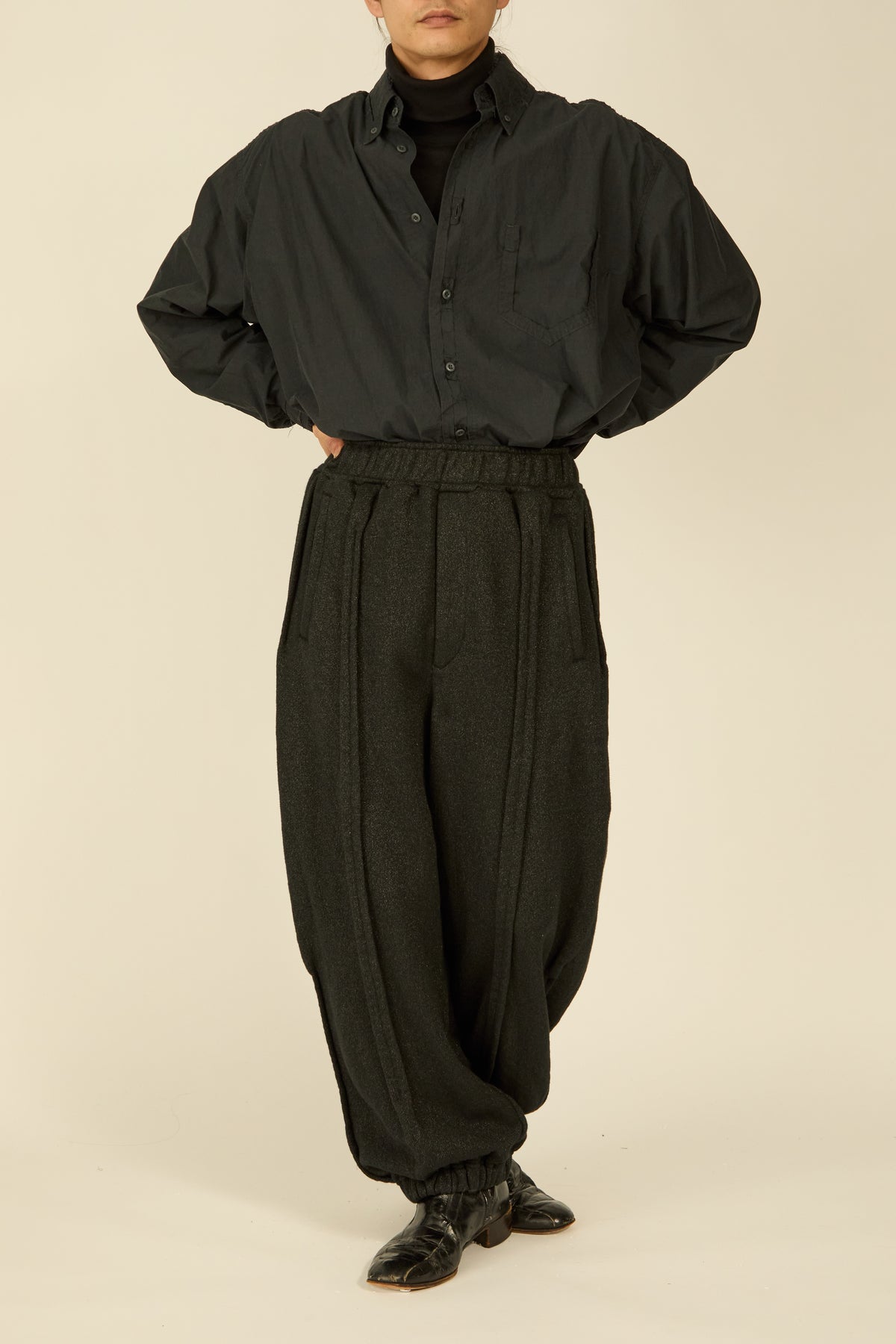 i'm here : " METAL " SWEAT PANTS : / BLACK