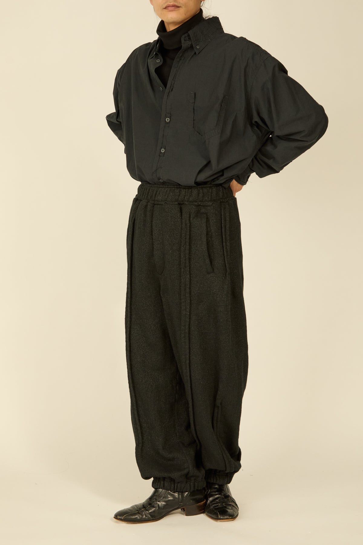 i'm here : " METAL " SWEAT PANTS : / BLACK