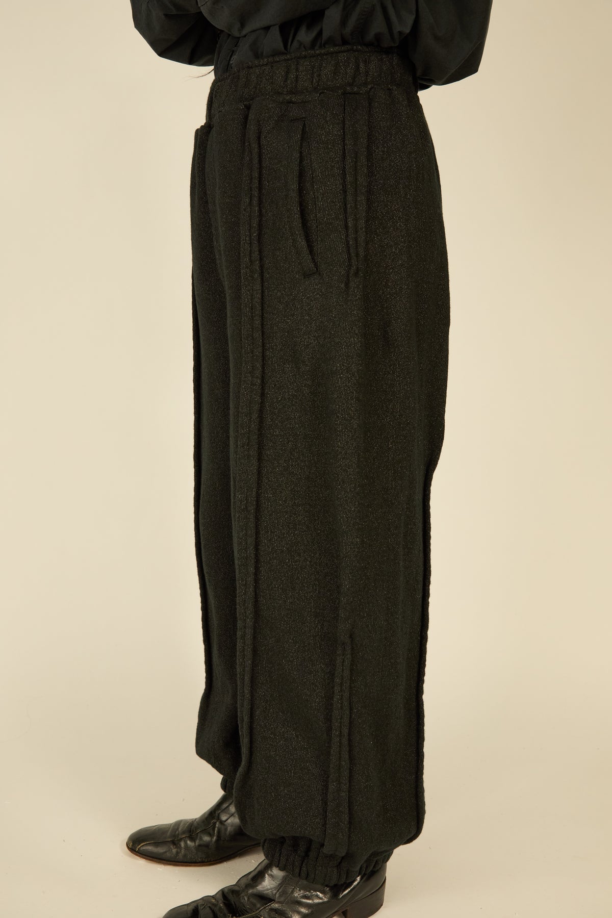 i'm here : " METAL " SWEAT PANTS : / BLACK
