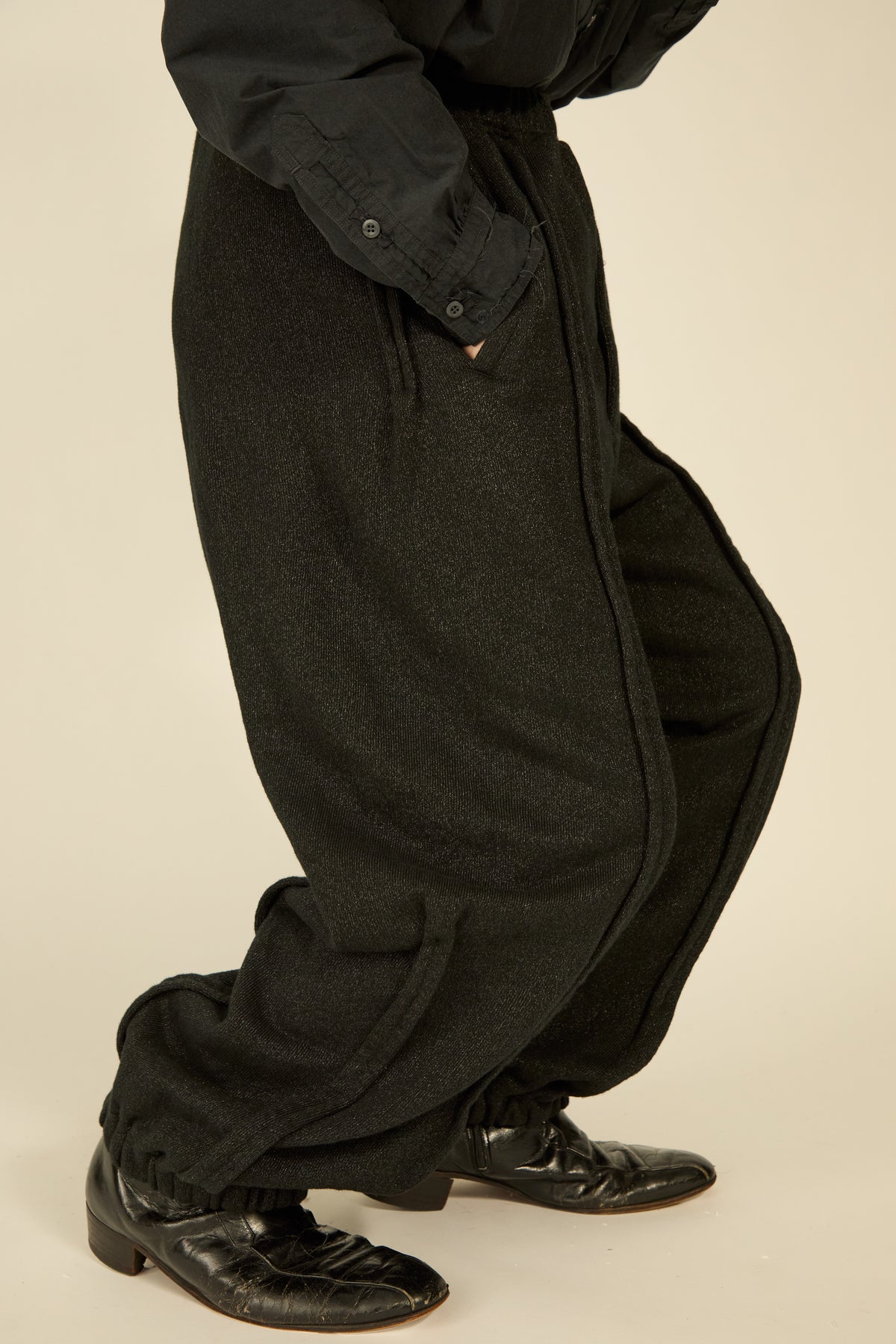 i'm here : " METAL " SWEAT PANTS : / BLACK