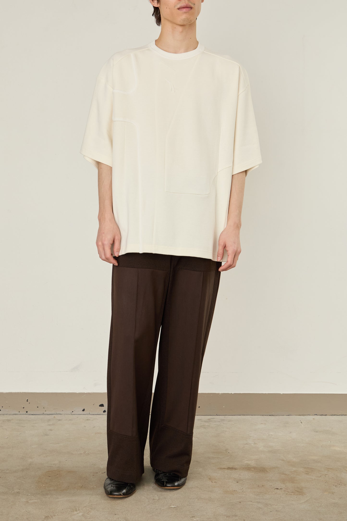 i'm here : TAILORED CUTOUT : T - SHIRT
