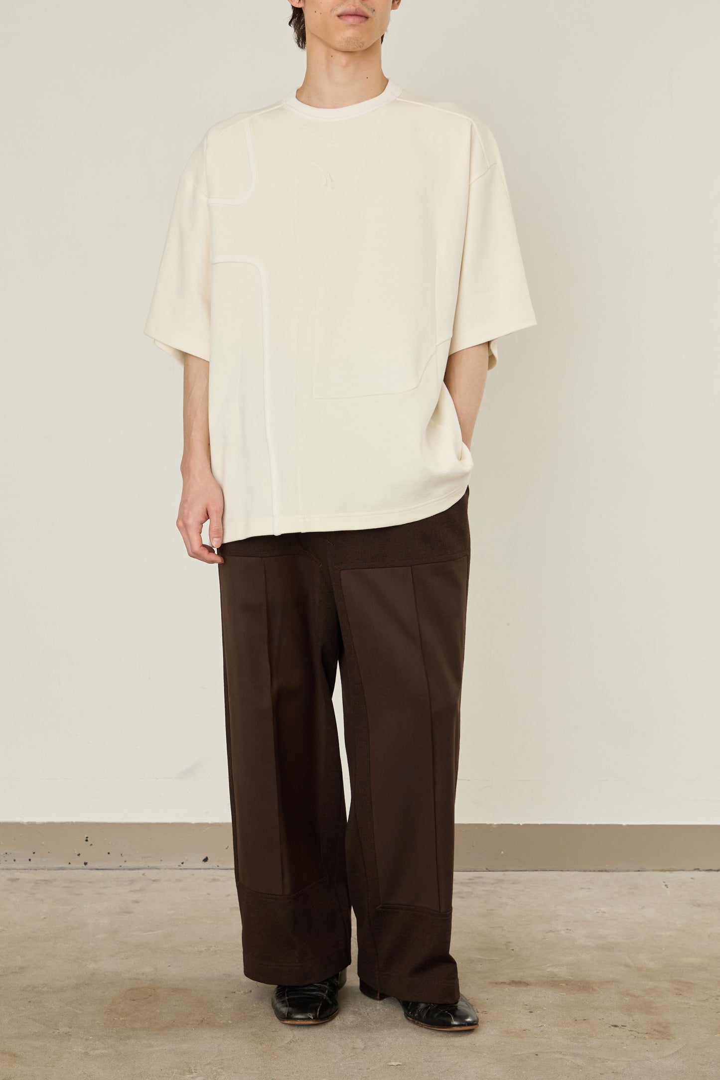 i'm here : TAILORED CUTOUT : T - SHIRT