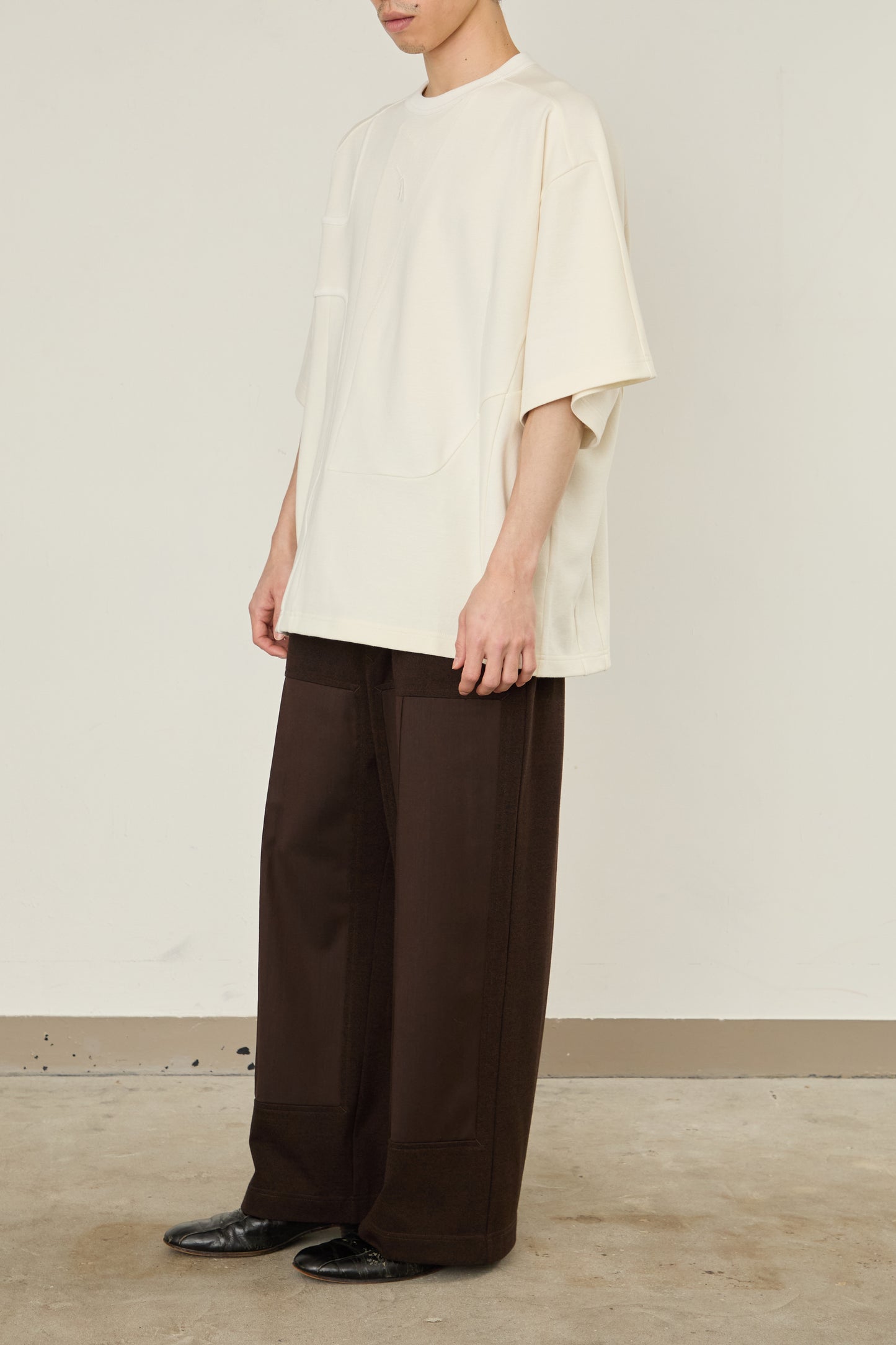 i'm here : TAILORED CUTOUT : T - SHIRT