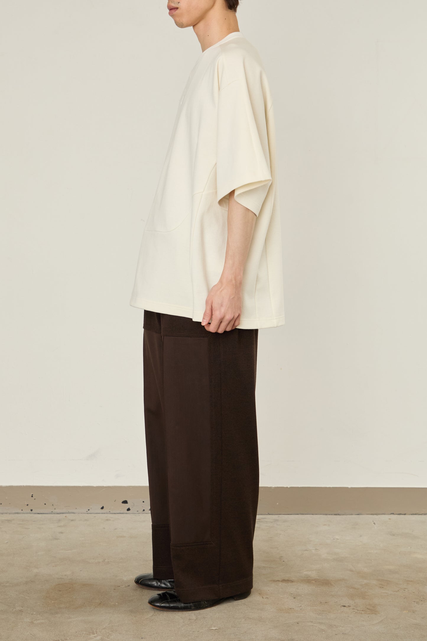 i'm here : TAILORED CUTOUT : T - SHIRT