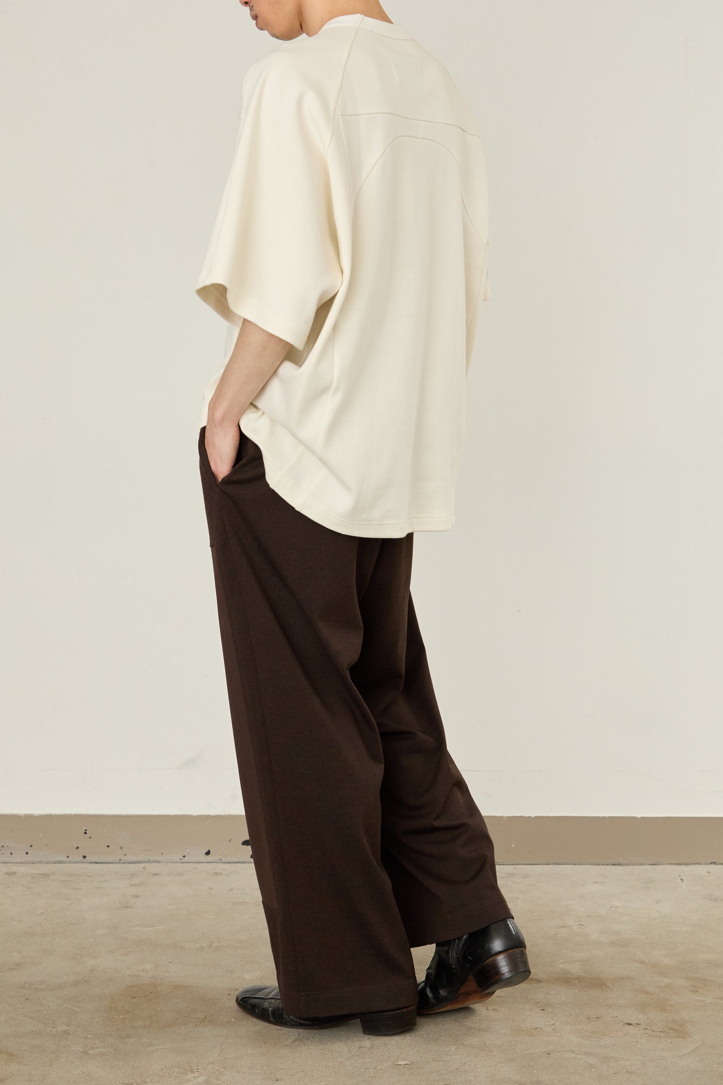 i'm here : TAILORED CUTOUT : T - SHIRT