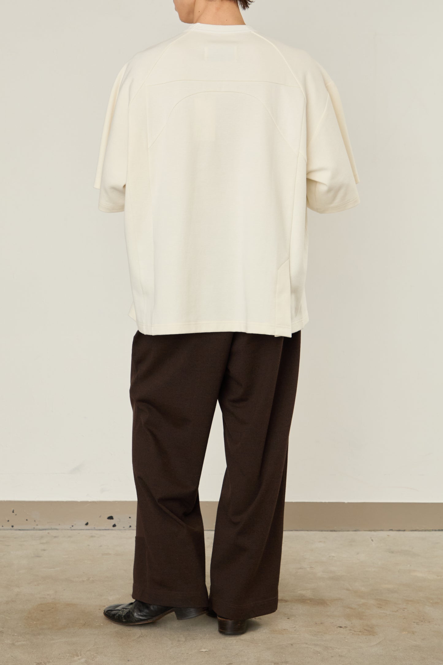 i'm here : TAILORED CUTOUT : T - SHIRT