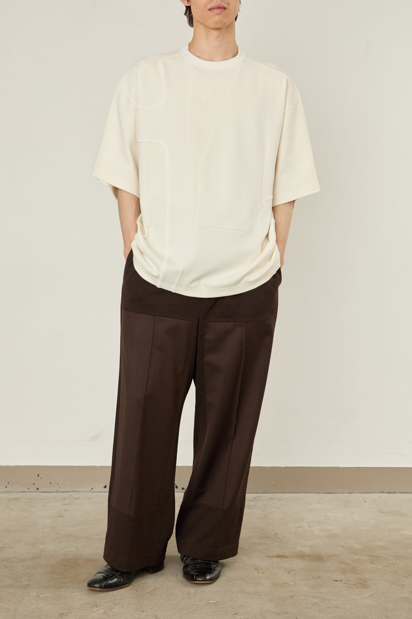 i'm here : TAILORED CUTOUT : T - SHIRT