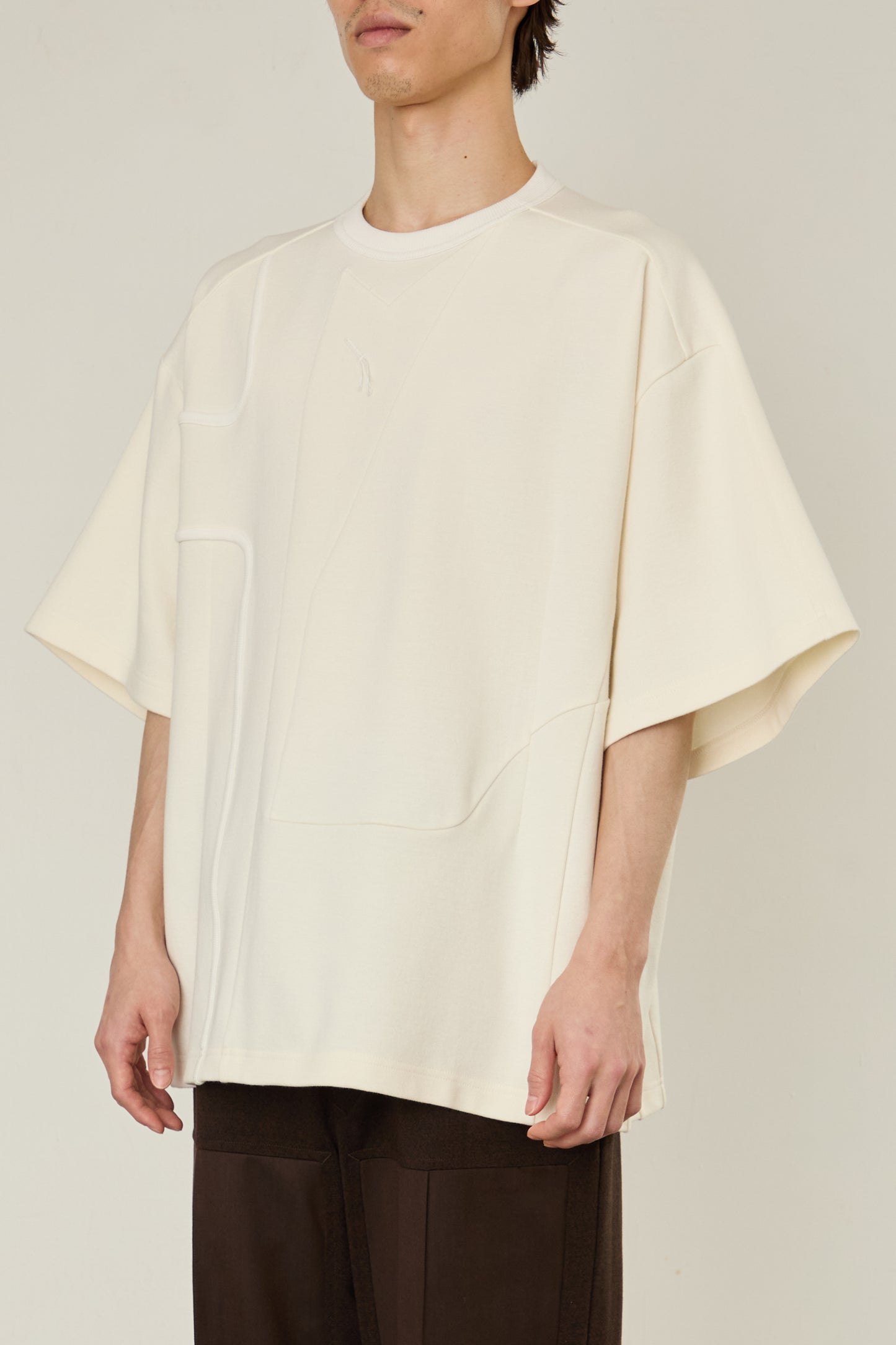 i'm here : TAILORED CUTOUT : T - SHIRT