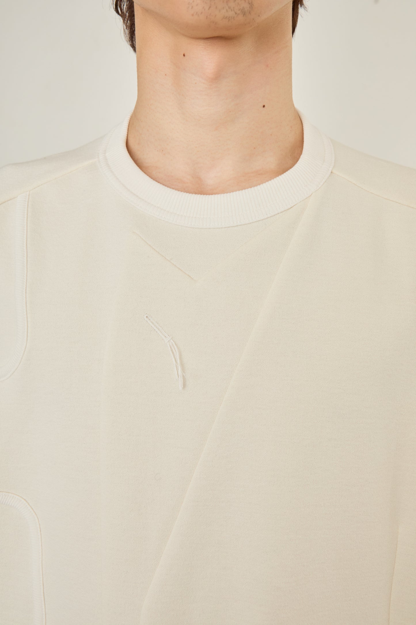 i'm here : TAILORED CUTOUT : T - SHIRT