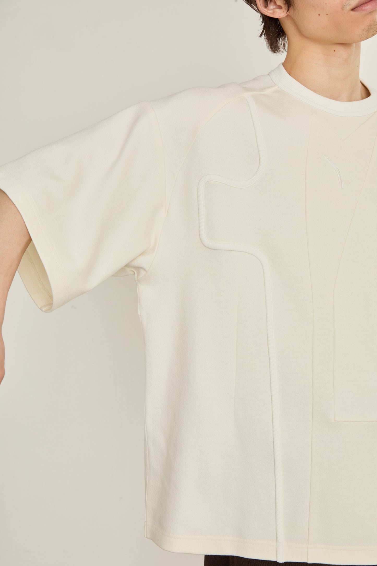 i'm here : TAILORED CUTOUT : T - SHIRT