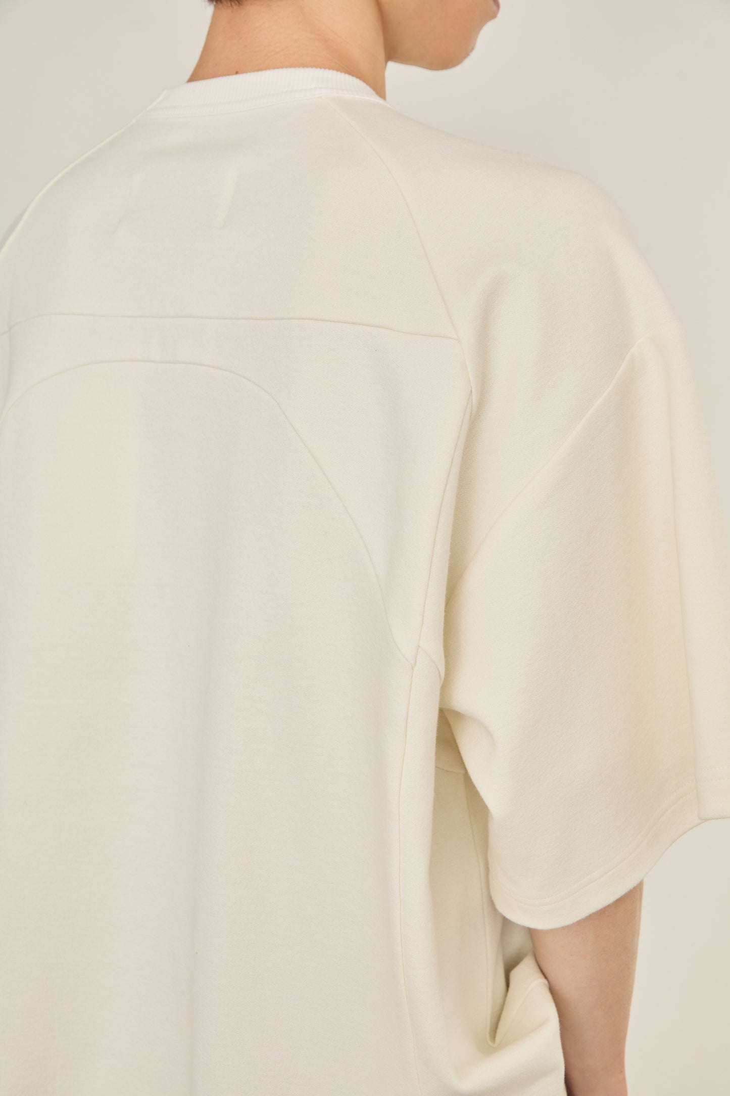 i'm here : TAILORED CUTOUT : T - SHIRT