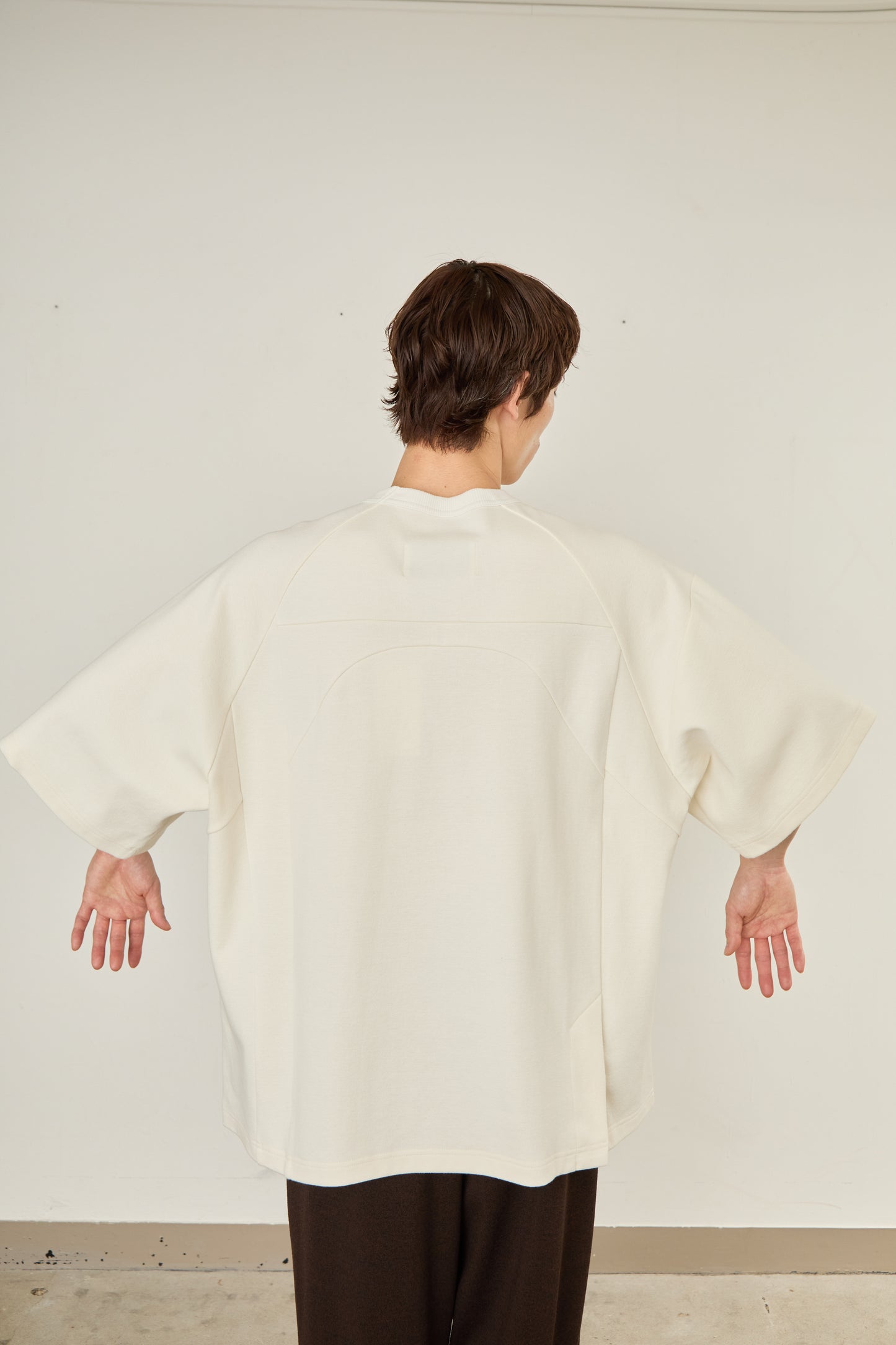 i'm here : TAILORED CUTOUT : T - SHIRT