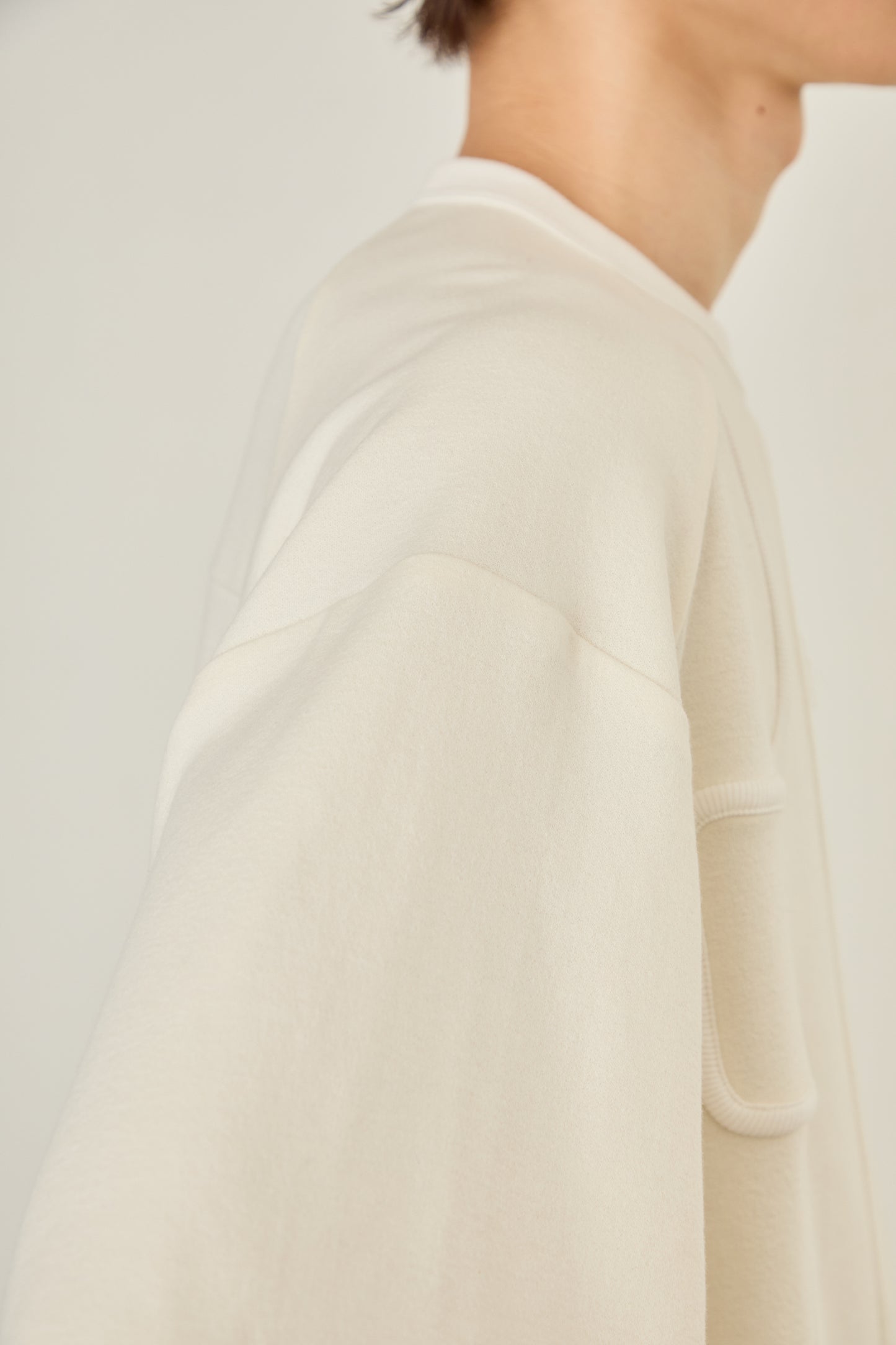 i'm here : TAILORED CUTOUT : T - SHIRT