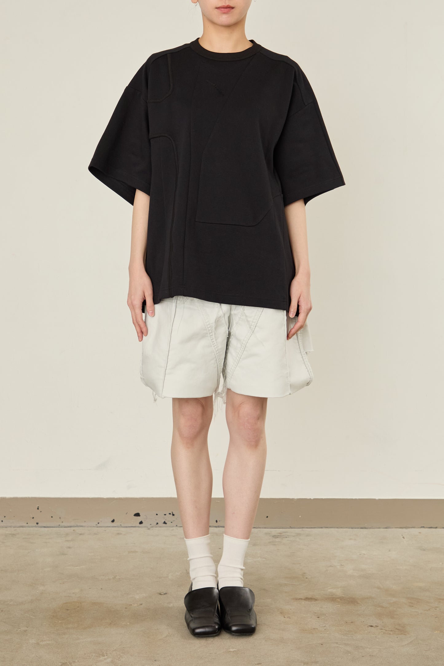 i'm here : TAILORED CUTOUT : T - SHIRT