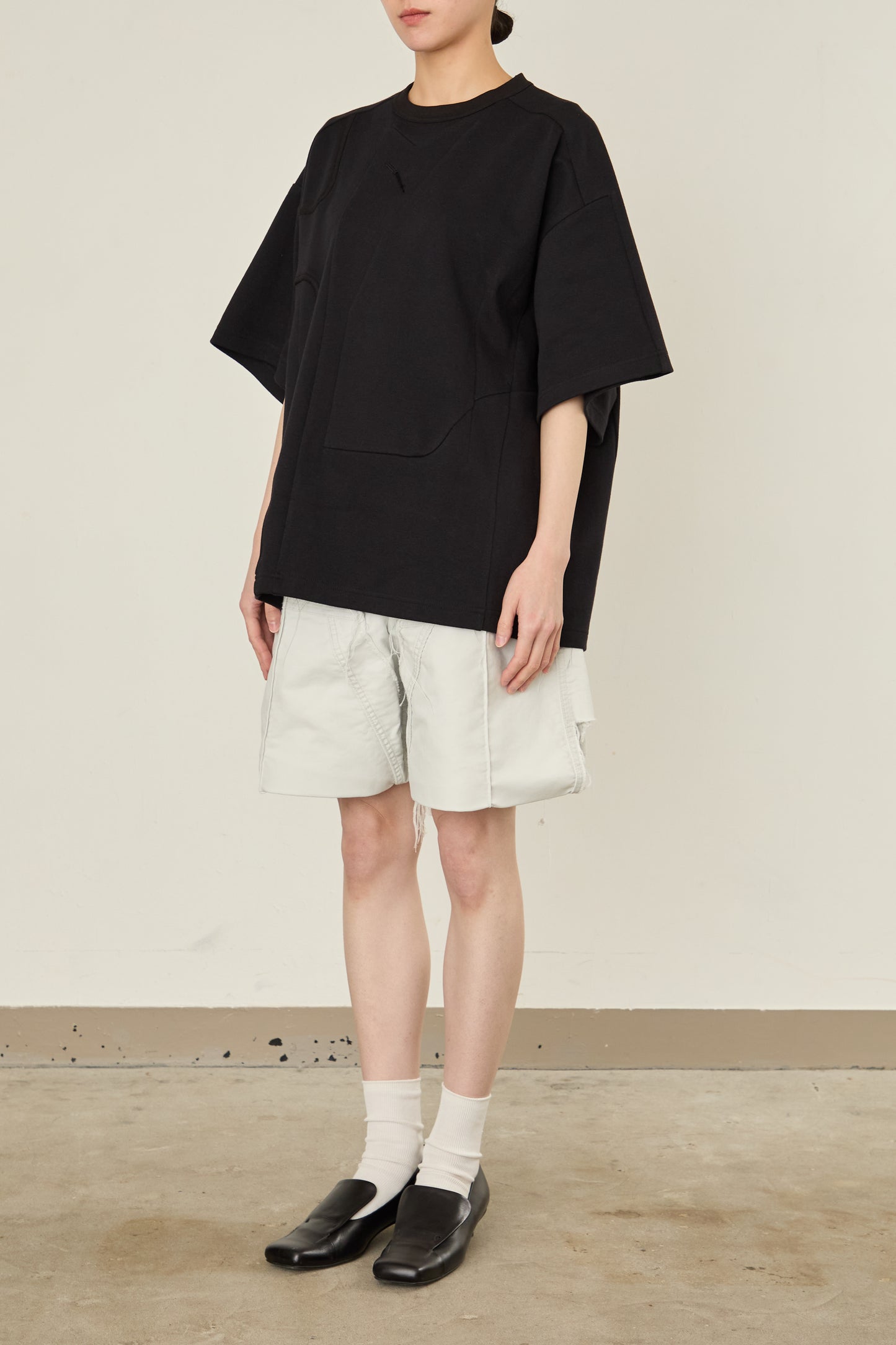 i'm here : TAILORED CUTOUT : T - SHIRT