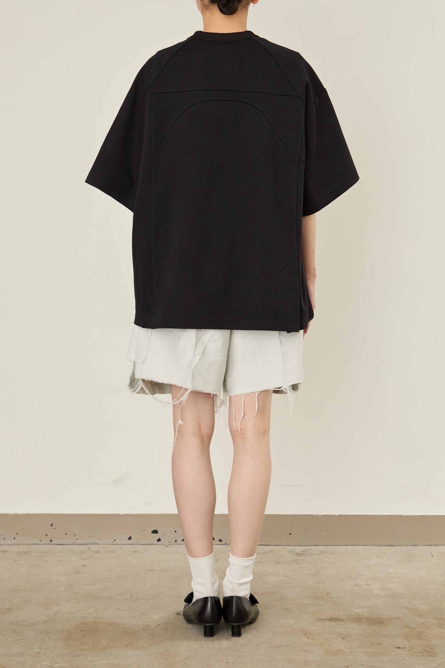 i'm here : TAILORED CUTOUT : T - SHIRT