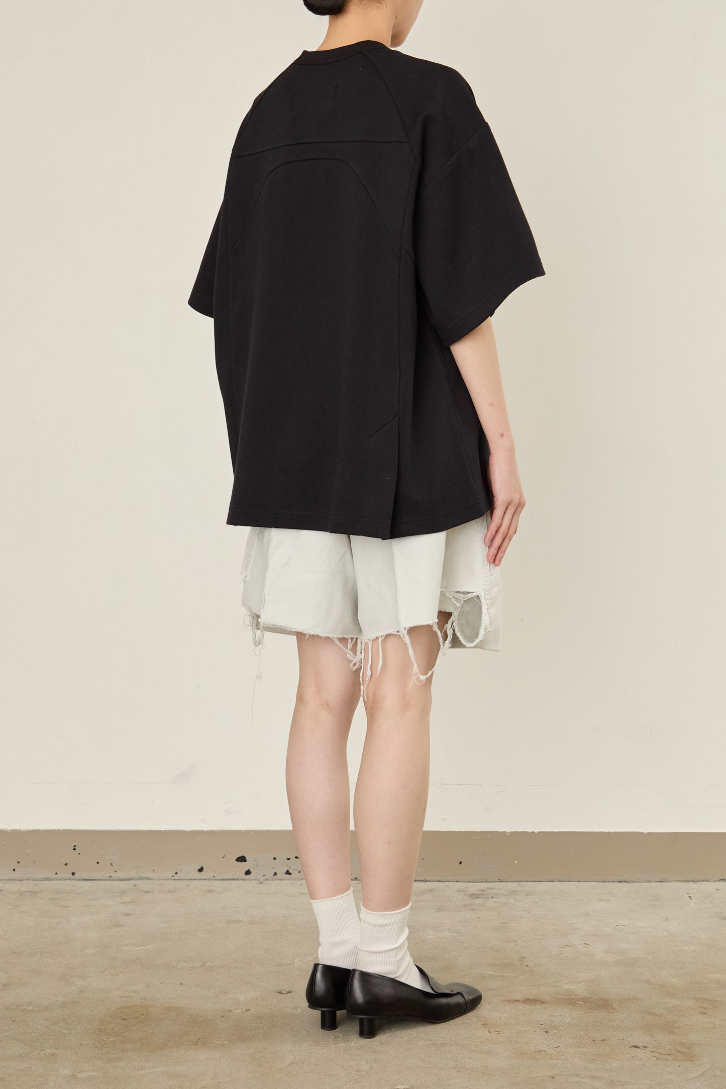 i'm here : TAILORED CUTOUT : T - SHIRT