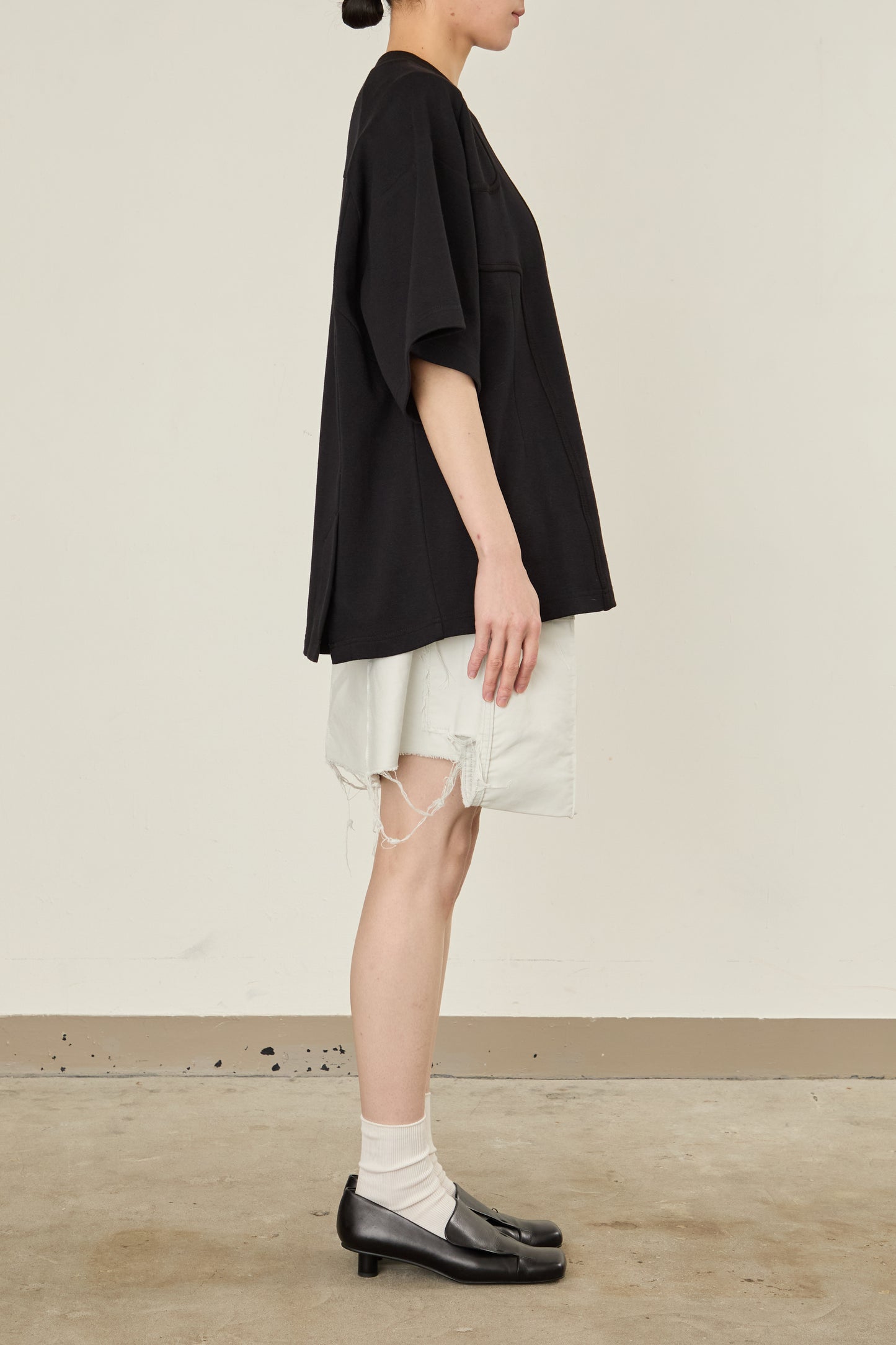 i'm here : TAILORED CUTOUT : T - SHIRT