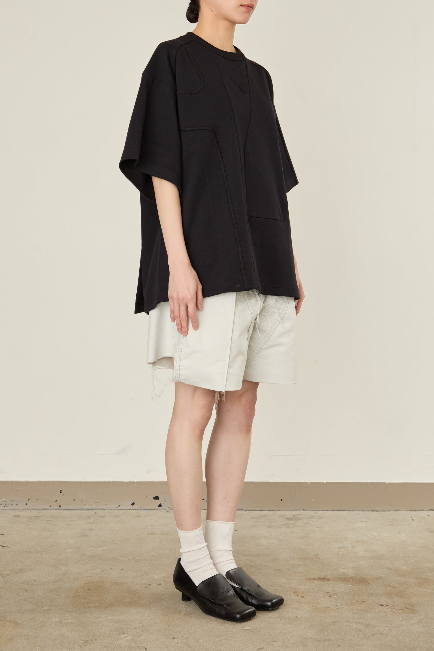 i'm here : TAILORED CUTOUT : T - SHIRT