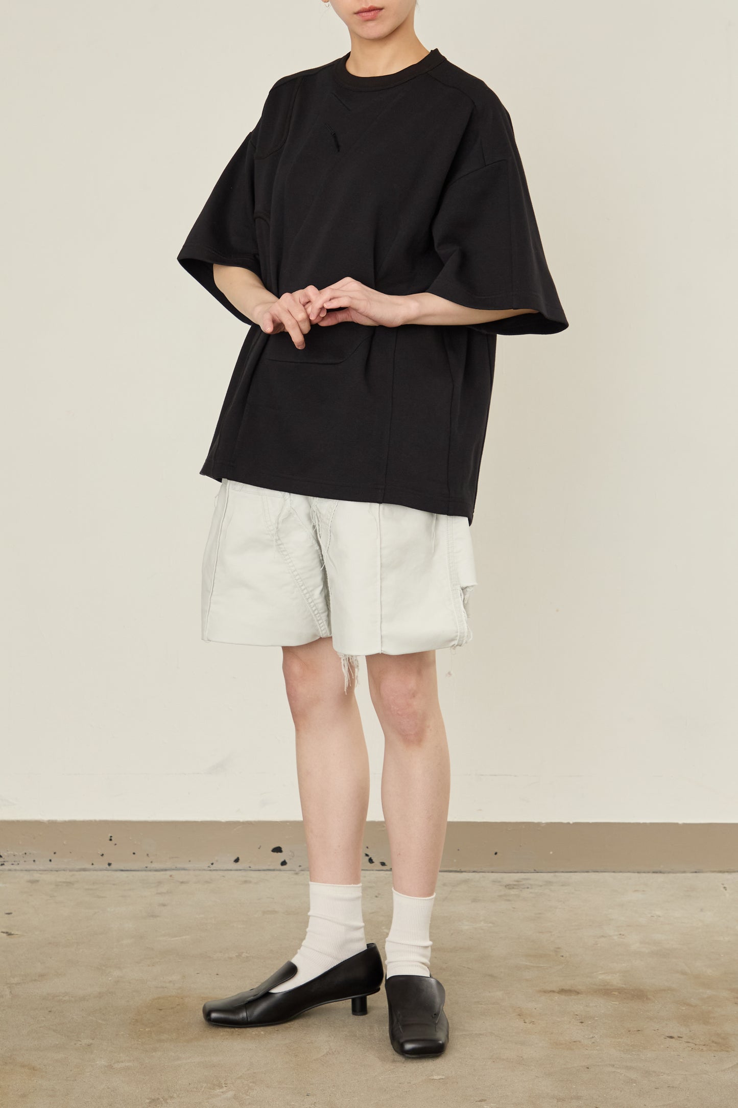 i'm here : TAILORED CUTOUT : T - SHIRT