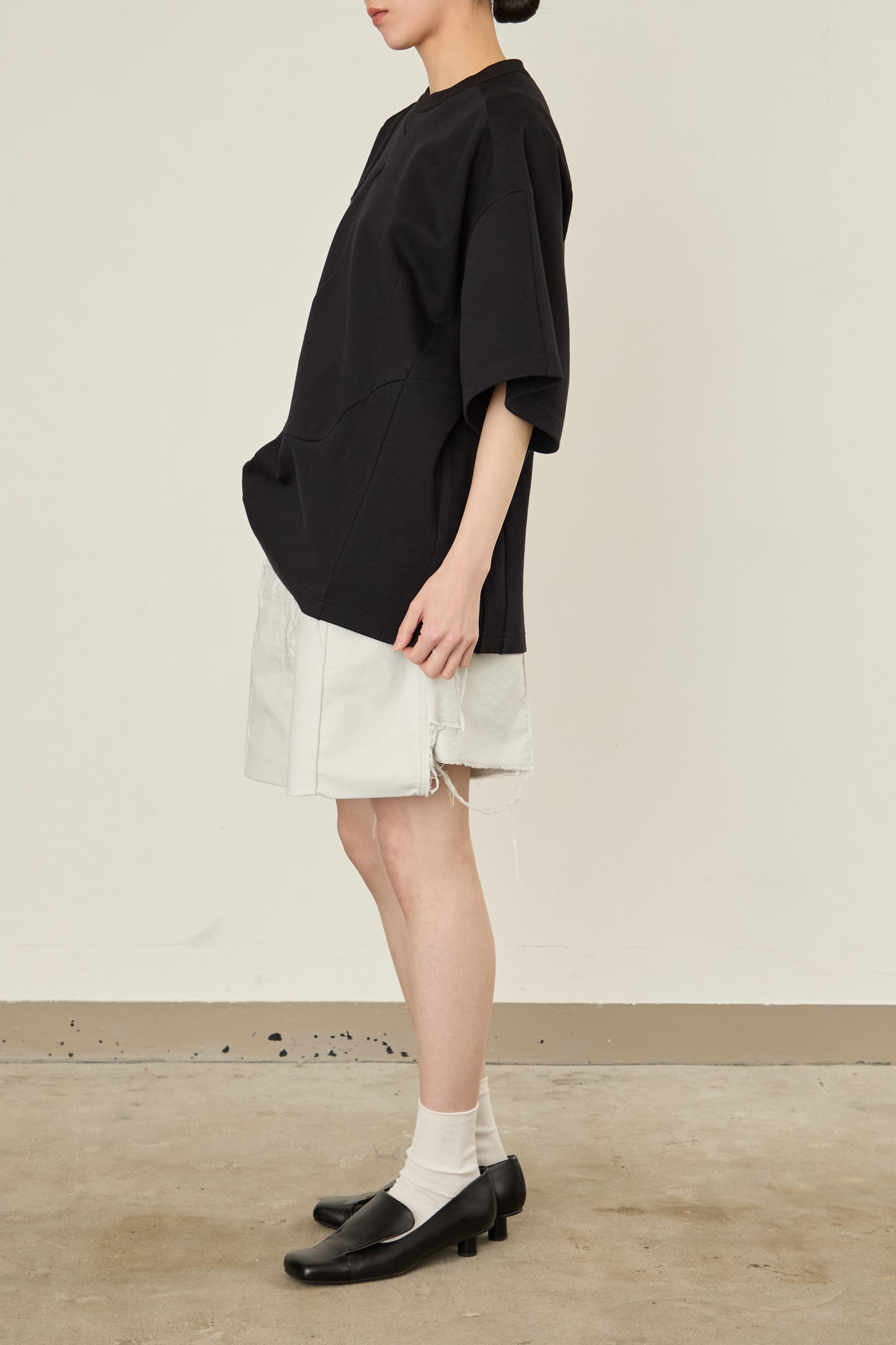 i'm here : TAILORED CUTOUT : T - SHIRT