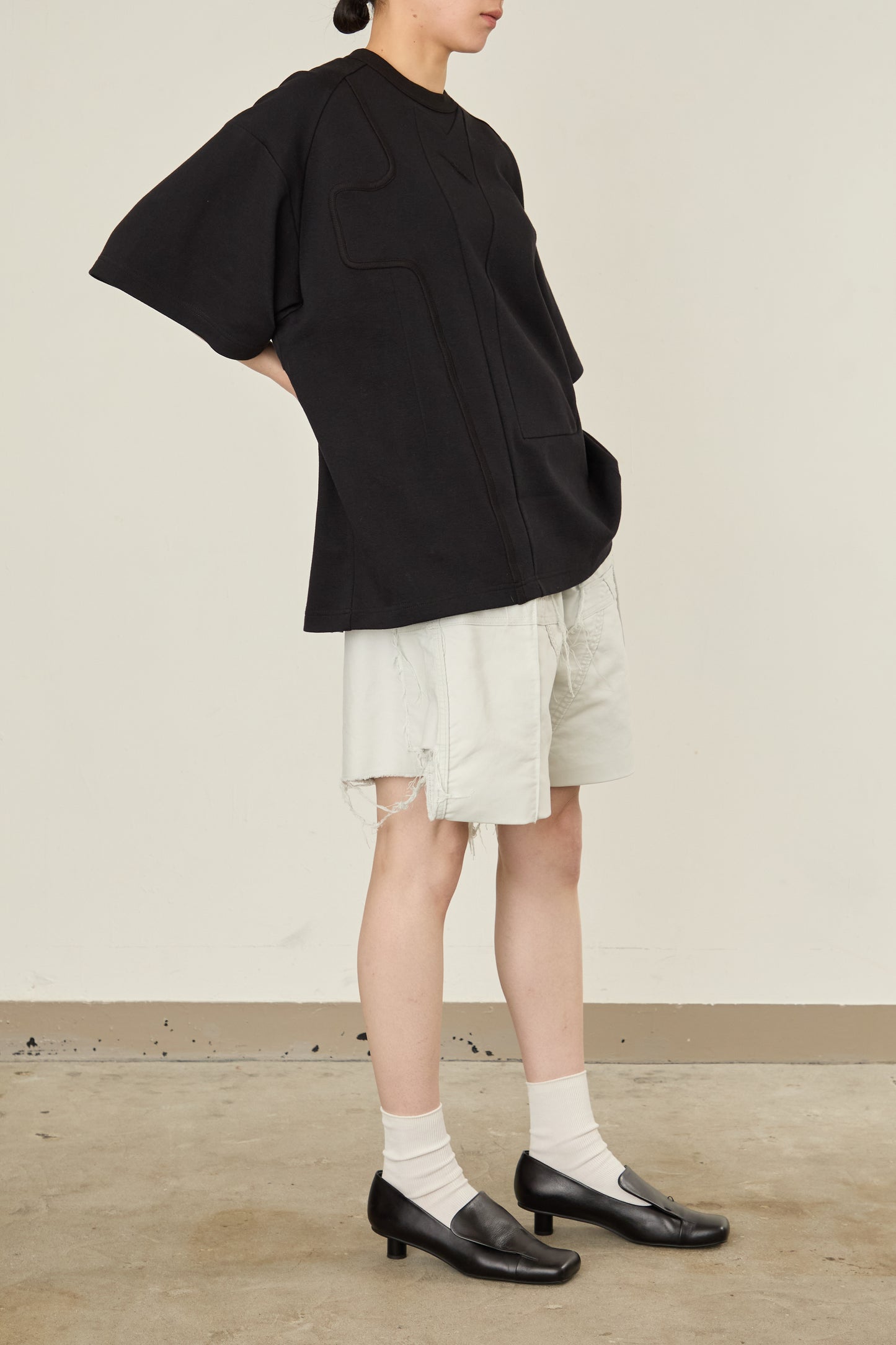i'm here : TAILORED CUTOUT : T - SHIRT