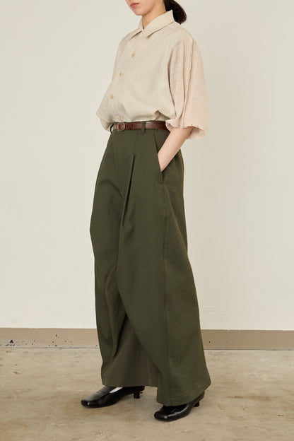 i'm here : " He is twisted " PANTS : / KHAKI