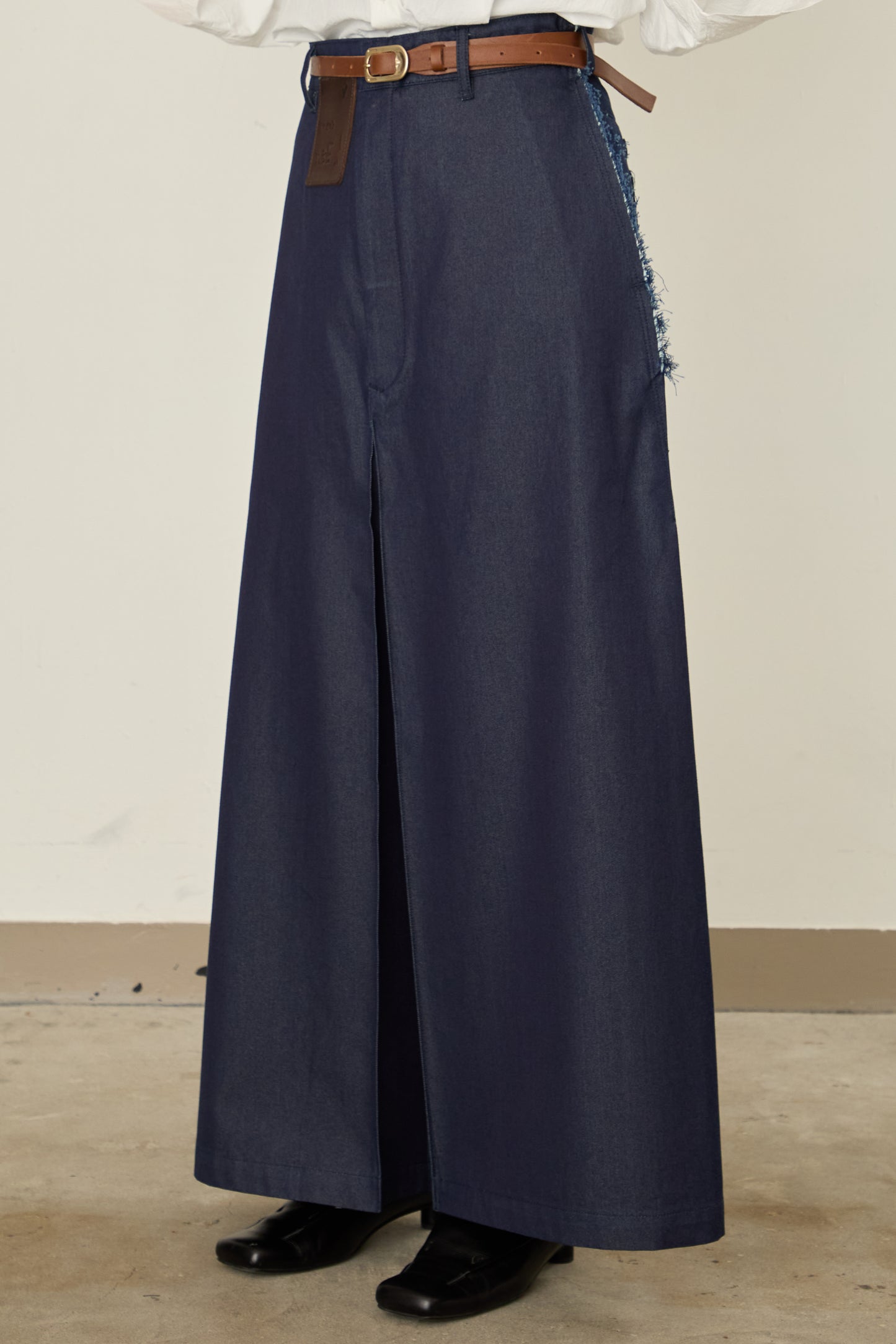 i'm here : " TUBE " PANTS : / BLACK