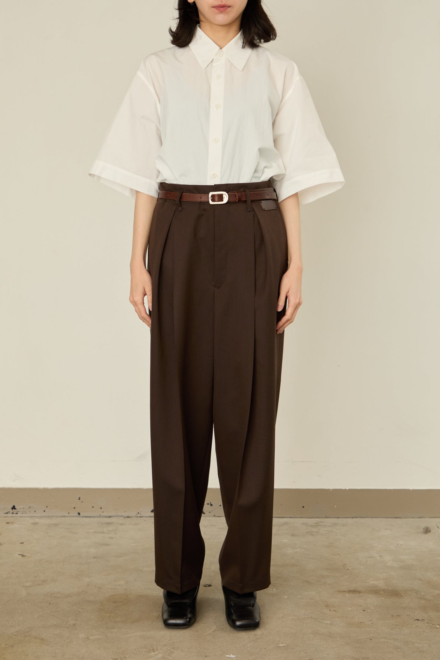 i'm here : UN(I)FORM : " ONE " TUCK PANTS