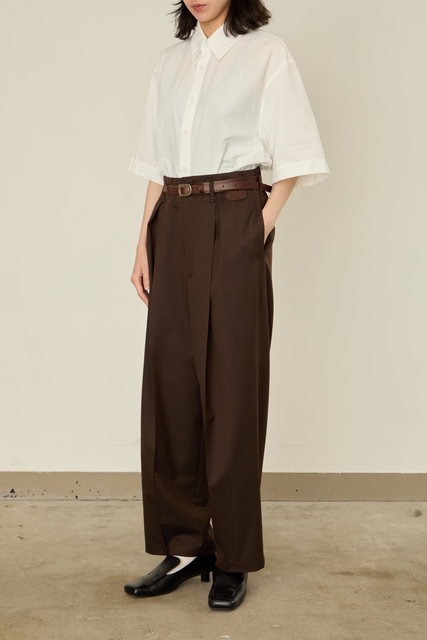 i'm here : UN(I)FORM : " ONE " TUCK PANTS