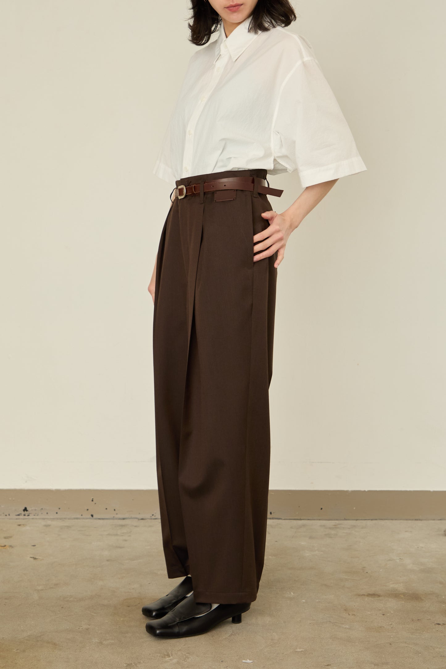 i'm here : UN(I)FORM : " ONE " TUCK PANTS